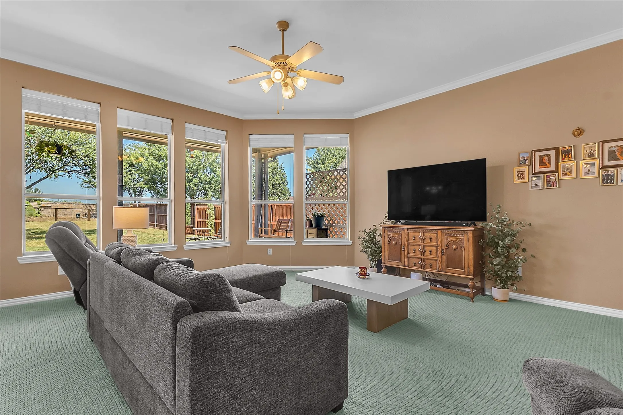 Single Family Residence For Sale in Denton County , 101 Indian Paint Drive, Justin, Texas 76247, 3 Bedroom, 2 Bathroom, 3 Garage spaces, 2,173 Sqft, built in 2003, mls#21362487, Real Estate Agent in Justin, Homes For Sale in Denton county, Homes For Sale in Justin, Realtor in Justin Texas, Real Estate Brokerage Independent Realty Texas, Luminita Cordes Realtor