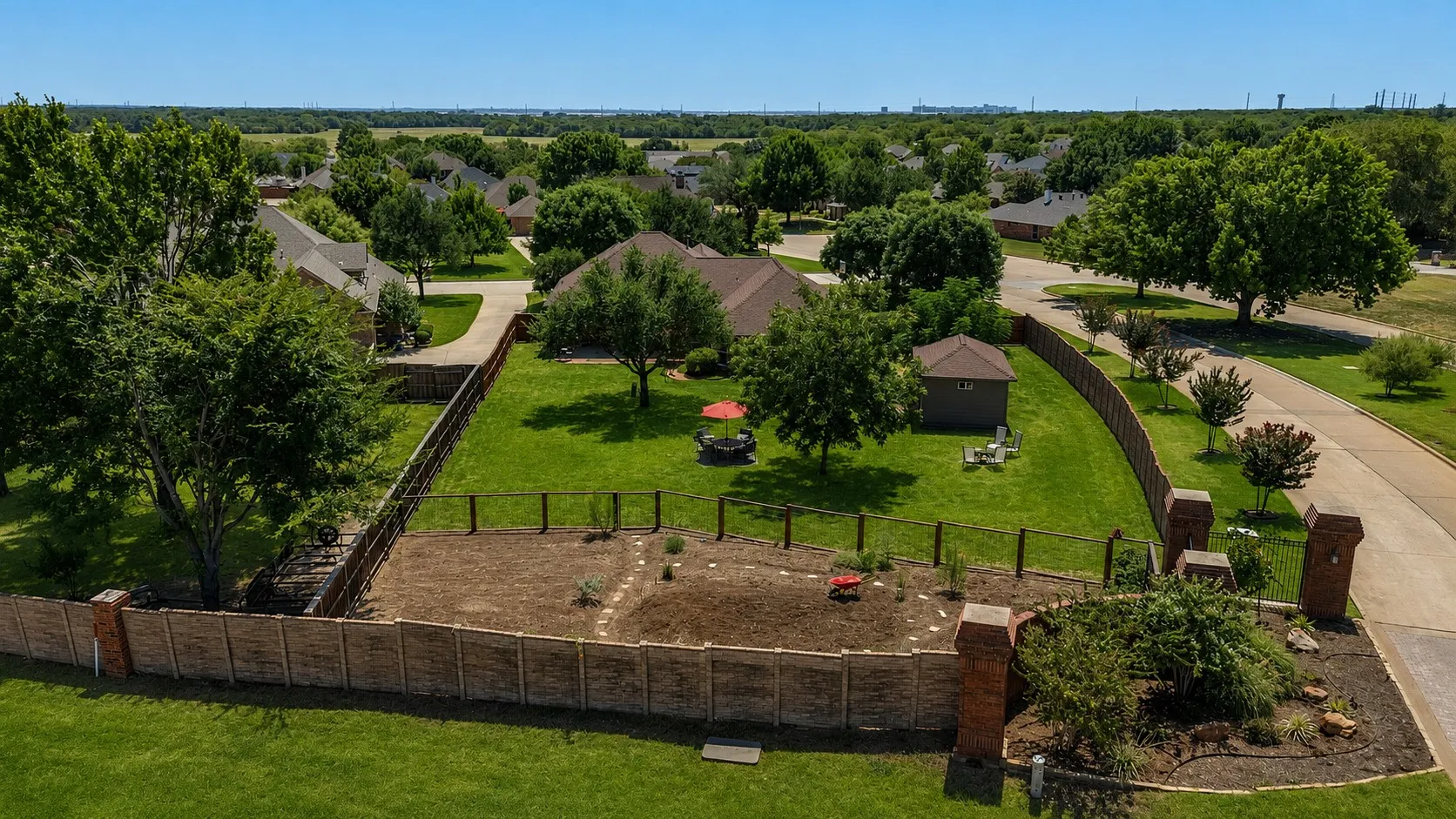 Single Family Residence For Sale in Denton County , 101 Indian Paint Drive, Justin, Texas 76247, 3 Bedroom, 2 Bathroom, 3 Garage spaces, 2,173 Sqft, built in 2003, mls#21362487, Real Estate Agent in Justin, Homes For Sale in Denton county, Homes For Sale in Justin, Realtor in Justin Texas, Real Estate Brokerage Independent Realty Texas, Luminita Cordes Realtor