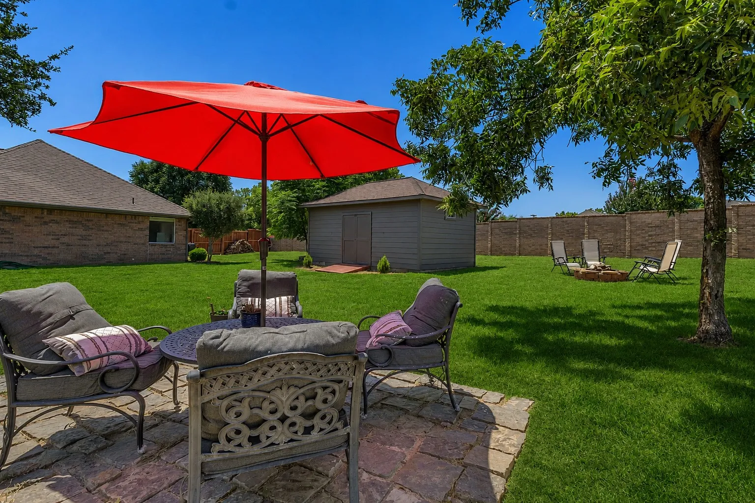 Single Family Residence For Sale in Denton County , 101 Indian Paint Drive, Justin, Texas 76247, 3 Bedroom, 2 Bathroom, 3 Garage spaces, 2,173 Sqft, built in 2003, mls#21362487, Real Estate Agent in Justin, Homes For Sale in Denton county, Homes For Sale in Justin, Realtor in Justin Texas, Real Estate Brokerage Independent Realty Texas, Luminita Cordes Realtor