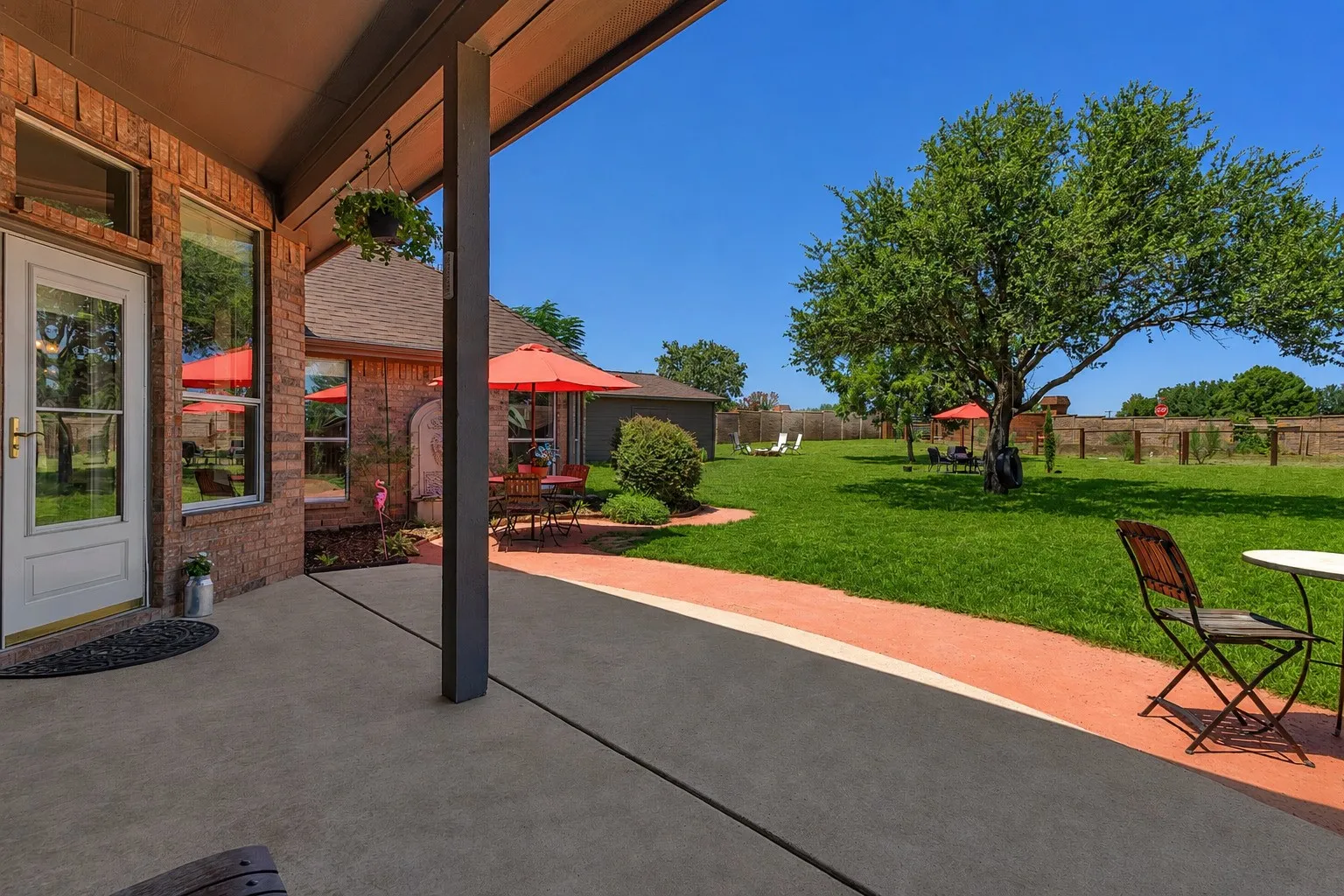 Single Family Residence For Sale in Denton County , 101 Indian Paint Drive, Justin, Texas 76247, 3 Bedroom, 2 Bathroom, 3 Garage spaces, 2,173 Sqft, built in 2003, mls#21362487, Real Estate Agent in Justin, Homes For Sale in Denton county, Homes For Sale in Justin, Realtor in Justin Texas, Real Estate Brokerage Independent Realty Texas, Luminita Cordes Realtor