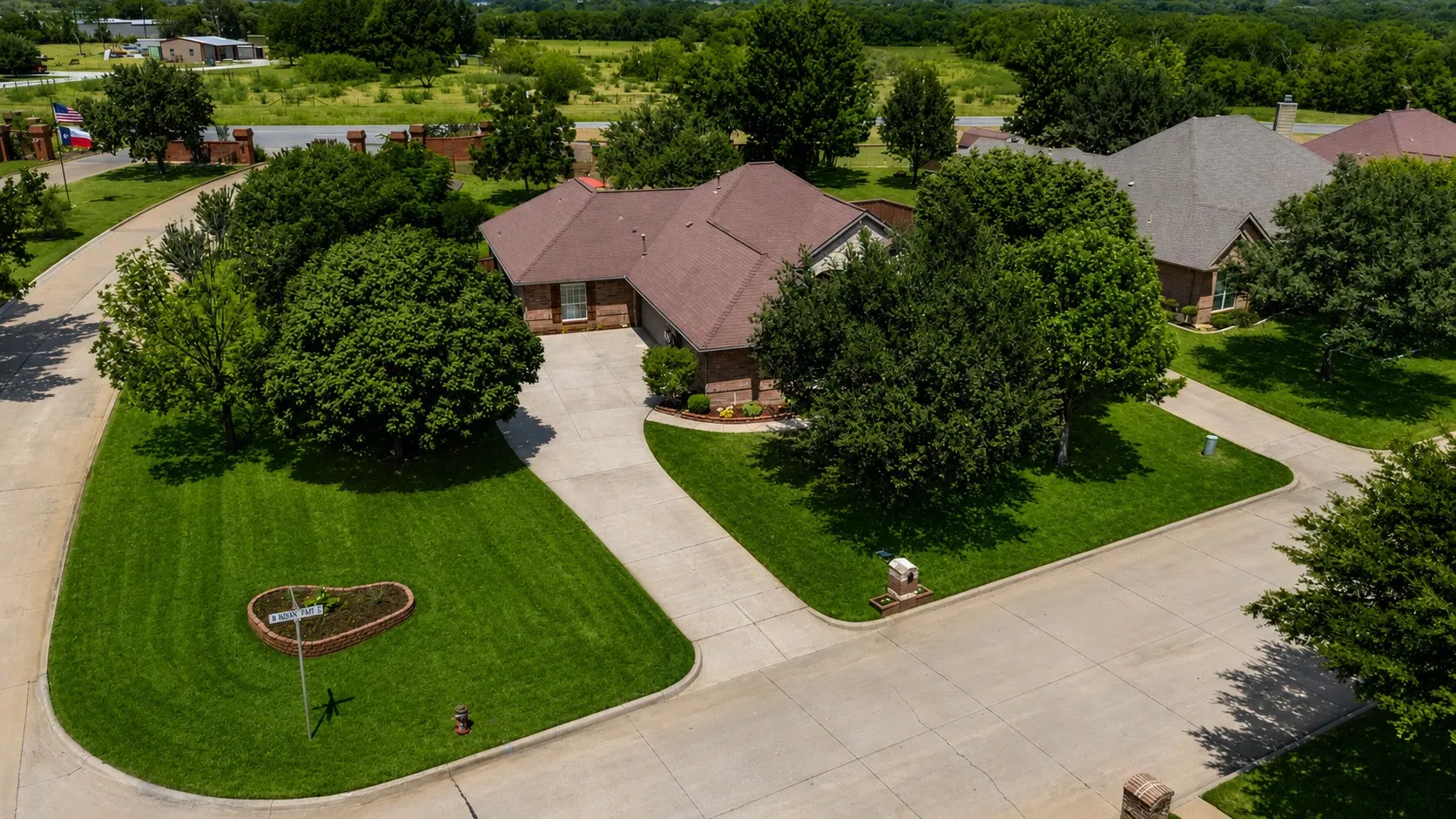 Single Family Residence For Sale in Denton County , 101 Indian Paint Drive, Justin, Texas 76247, 3 Bedroom, 2 Bathroom, 3 Garage spaces, 2,173 Sqft, built in 2003, mls#21362487, Real Estate Agent in Justin, Homes For Sale in Denton county, Homes For Sale in Justin, Realtor in Justin Texas, Real Estate Brokerage Independent Realty Texas, Luminita Cordes Realtor
