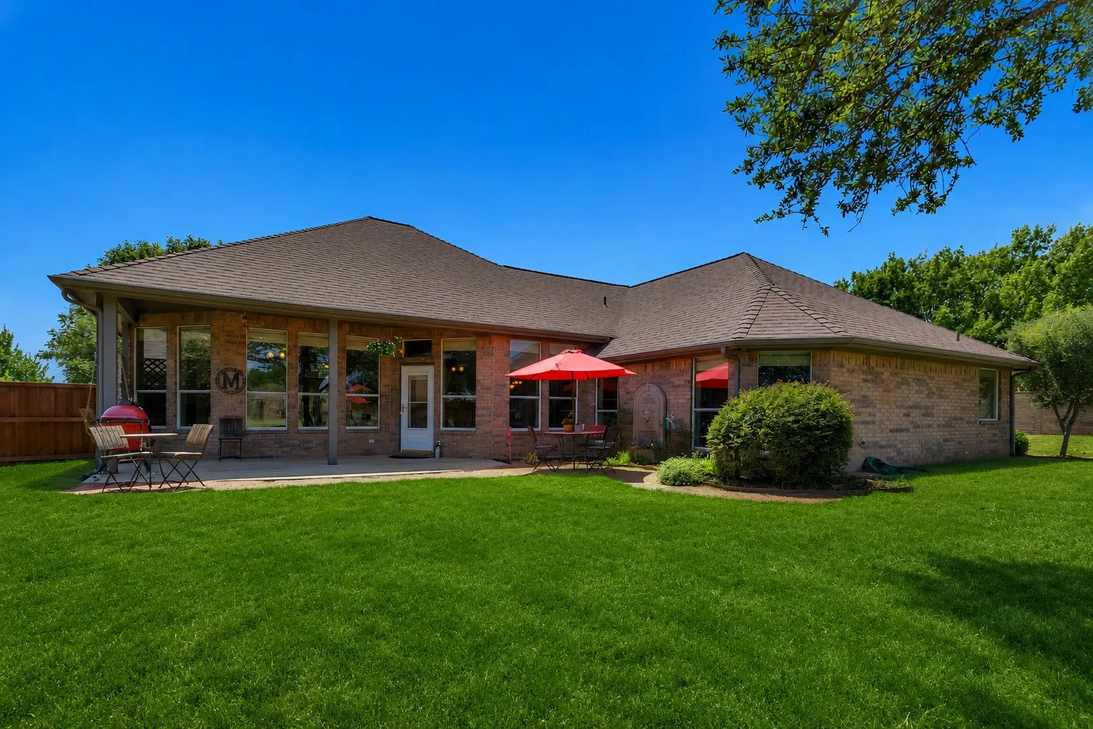 Single Family Residence For Sale in Denton County , 101 Indian Paint Drive, Justin, Texas 76247, 3 Bedroom, 2 Bathroom, 3 Garage spaces, 2,173 Sqft, built in 2003, mls#21362487, Real Estate Agent in Justin, Homes For Sale in Denton county, Homes For Sale in Justin, Realtor in Justin Texas, Real Estate Brokerage Independent Realty Texas, Luminita Cordes Realtor
