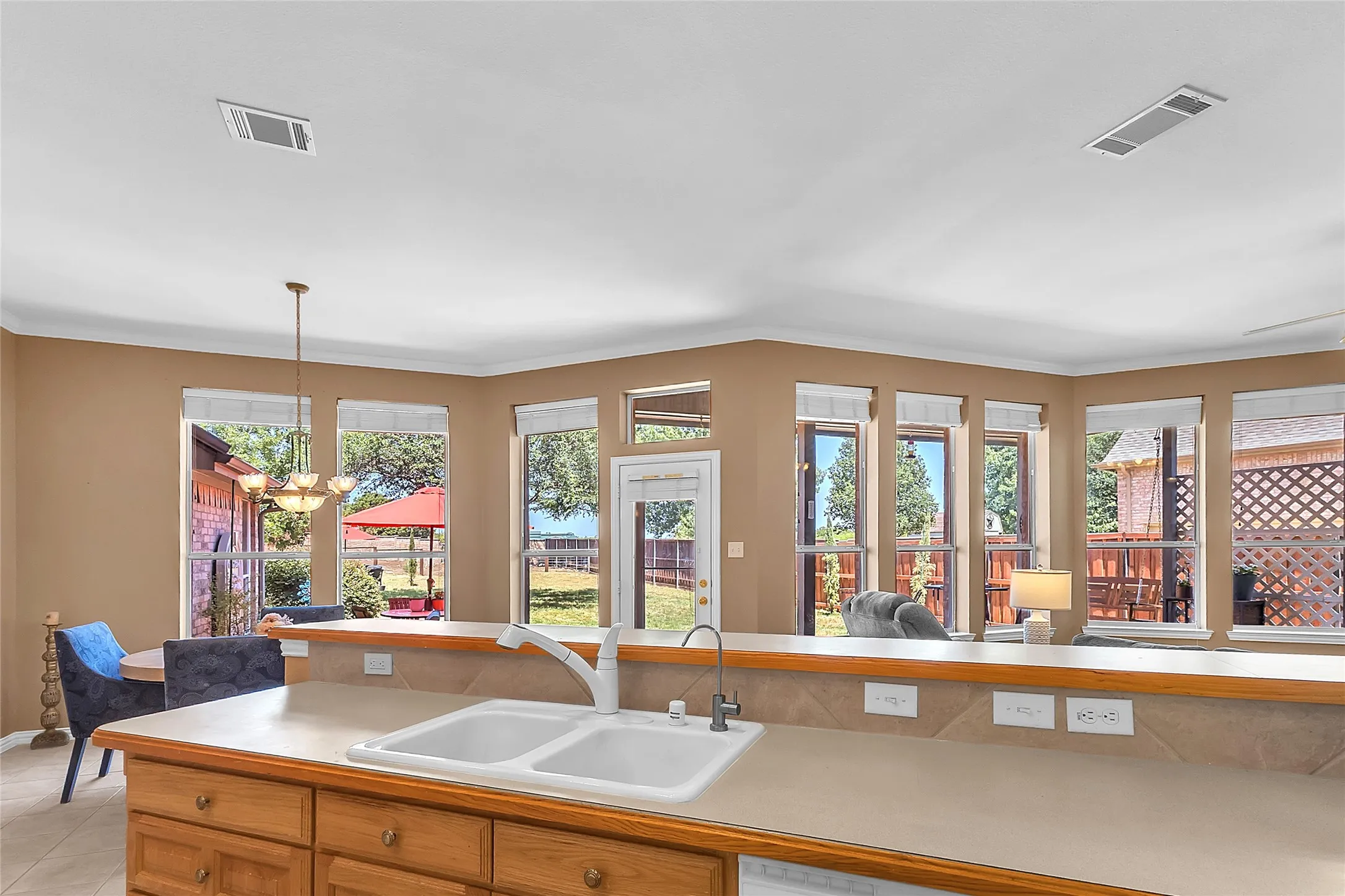 Single Family Residence For Sale in Denton County , 101 Indian Paint Drive, Justin, Texas 76247, 3 Bedroom, 2 Bathroom, 3 Garage spaces, 2,173 Sqft, built in 2003, mls#21362487, Real Estate Agent in Justin, Homes For Sale in Denton county, Homes For Sale in Justin, Realtor in Justin Texas, Real Estate Brokerage Independent Realty Texas, Luminita Cordes Realtor