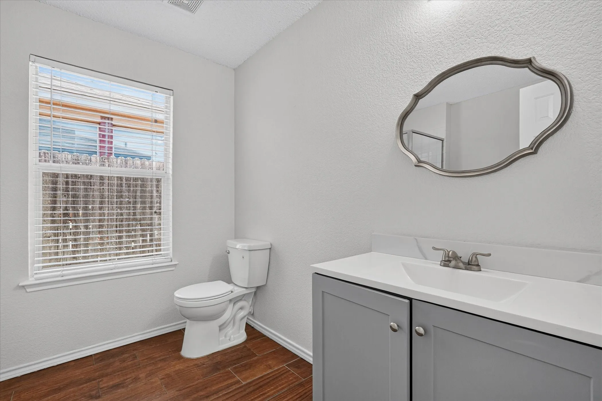 Single Family Residence For Sale in Tarrant County , 4008 Mantis Street, Fort Worth, Texas 76106, 3 Bedroom, 2 Bathroom, 2 Garage spaces, 1,578 Sqft, built in 2004, mls#21366254, Real Estate Agent in Fort Worth, Homes For Sale in Tarrant county, Homes For Sale in Fort Worth, Realtor in Fort Worth Texas, Real Estate Brokerage Independent Realty Texas, Luminita Cordes Realtor