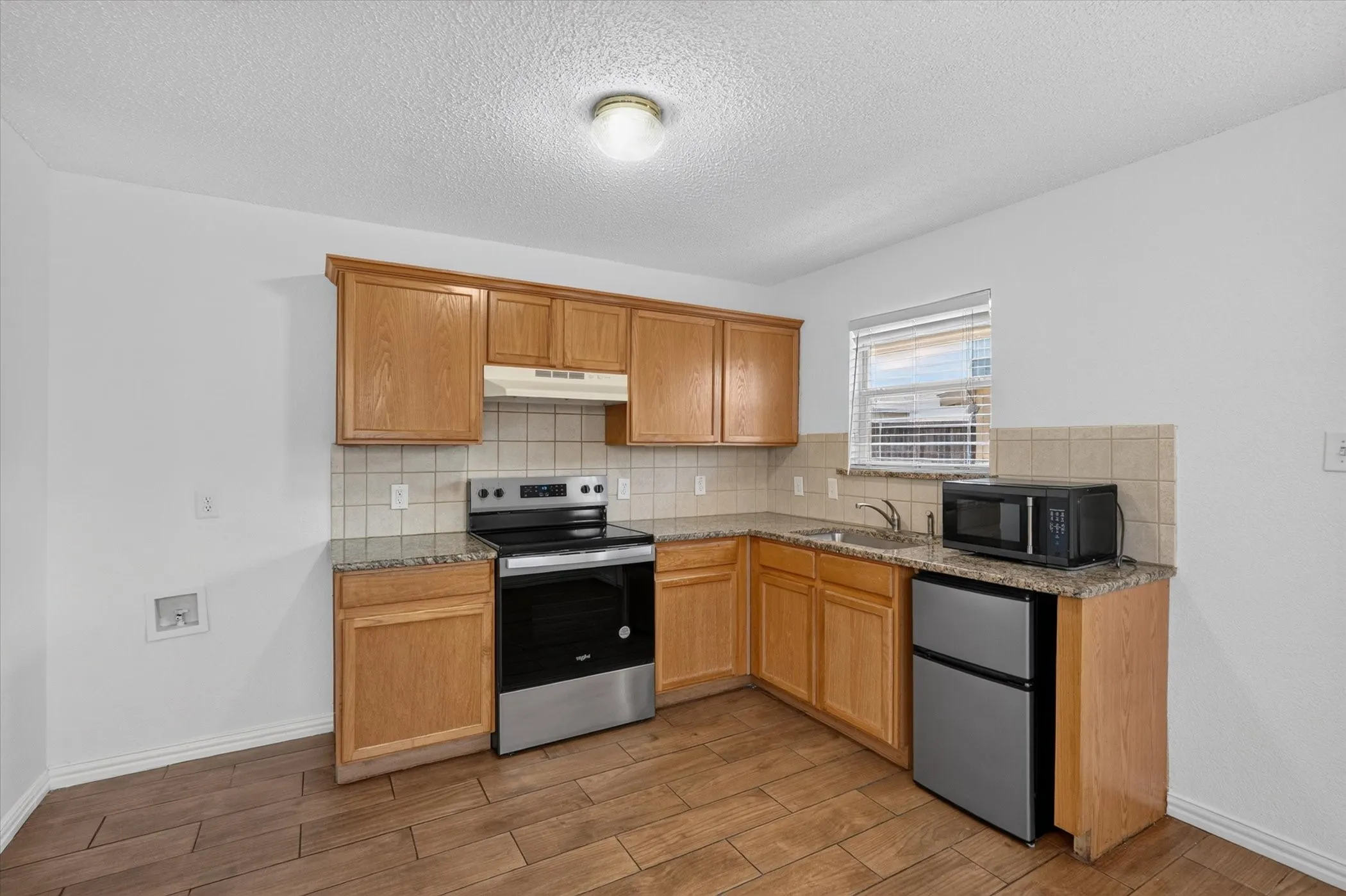 Single Family Residence For Sale in Tarrant County , 4008 Mantis Street, Fort Worth, Texas 76106, 3 Bedroom, 2 Bathroom, 2 Garage spaces, 1,578 Sqft, built in 2004, mls#21366254, Real Estate Agent in Fort Worth, Homes For Sale in Tarrant county, Homes For Sale in Fort Worth, Realtor in Fort Worth Texas, Real Estate Brokerage Independent Realty Texas, Luminita Cordes Realtor