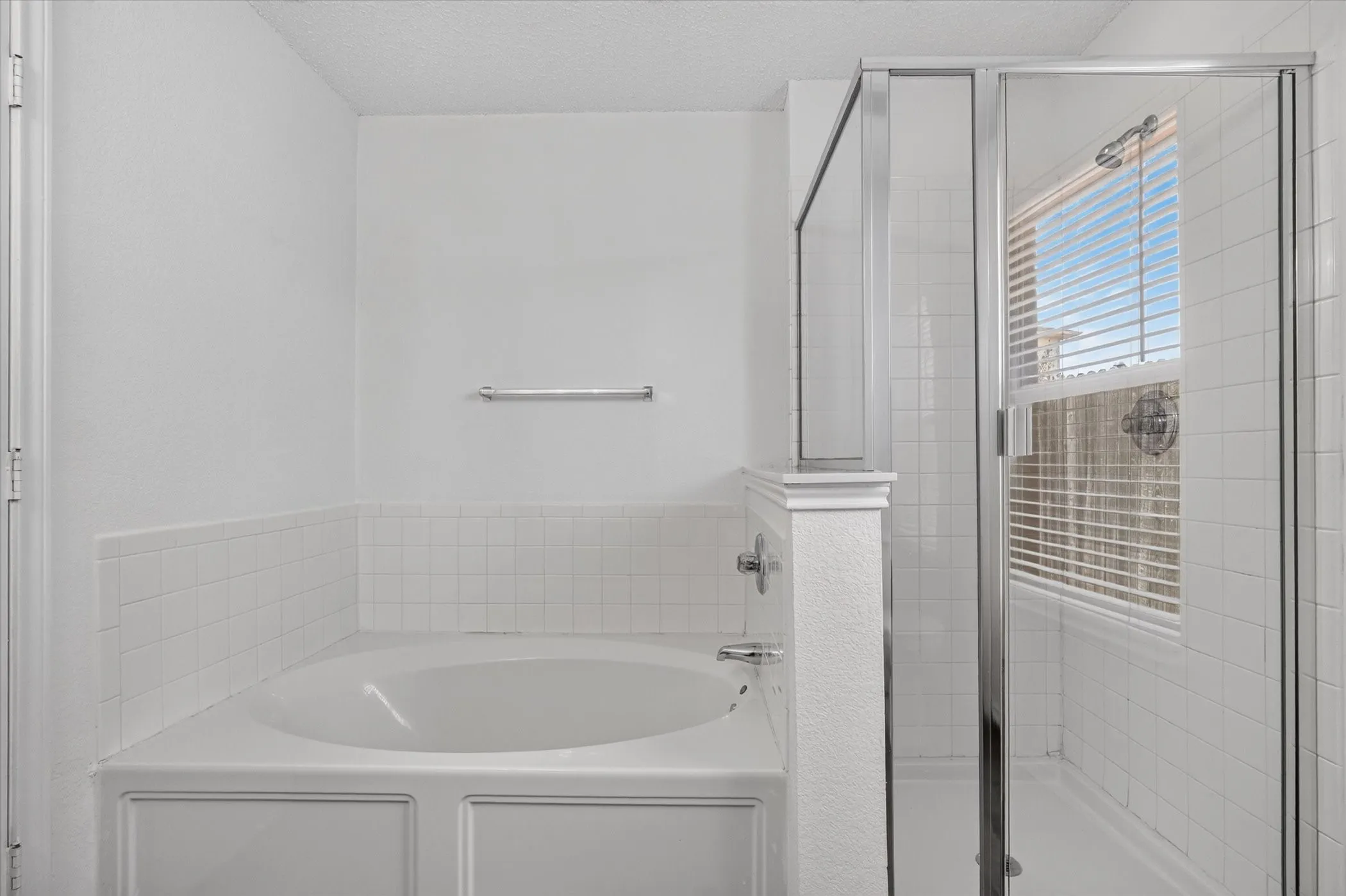 Single Family Residence For Sale in Tarrant County , 4008 Mantis Street, Fort Worth, Texas 76106, 3 Bedroom, 2 Bathroom, 2 Garage spaces, 1,578 Sqft, built in 2004, mls#21366254, Real Estate Agent in Fort Worth, Homes For Sale in Tarrant county, Homes For Sale in Fort Worth, Realtor in Fort Worth Texas, Real Estate Brokerage Independent Realty Texas, Luminita Cordes Realtor