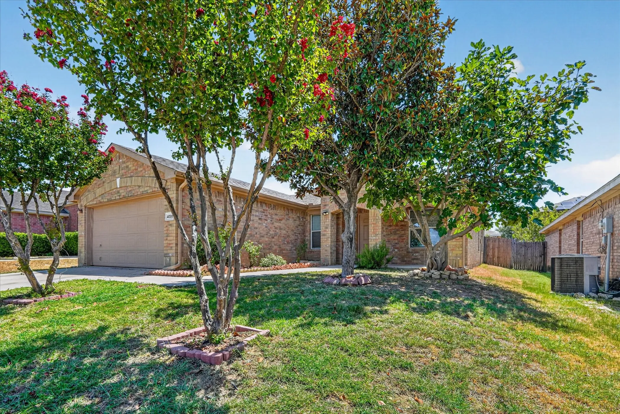 Single Family Residence For Sale in Tarrant County , 4008 Mantis Street, Fort Worth, Texas 76106, 3 Bedroom, 2 Bathroom, 2 Garage spaces, 1,578 Sqft, built in 2004, mls#21366254, Real Estate Agent in Fort Worth, Homes For Sale in Tarrant county, Homes For Sale in Fort Worth, Realtor in Fort Worth Texas, Real Estate Brokerage Independent Realty Texas, Luminita Cordes Realtor