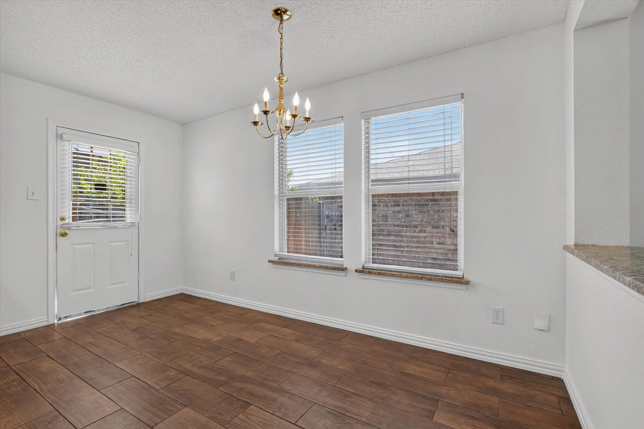 Single Family Residence For Sale in Tarrant County , 4008 Mantis Street, Fort Worth, Texas 76106, 3 Bedroom, 2 Bathroom, 2 Garage spaces, 1,578 Sqft, built in 2004, mls#21366254, Real Estate Agent in Fort Worth, Homes For Sale in Tarrant county, Homes For Sale in Fort Worth, Realtor in Fort Worth Texas, Real Estate Brokerage Independent Realty Texas, Luminita Cordes Realtor