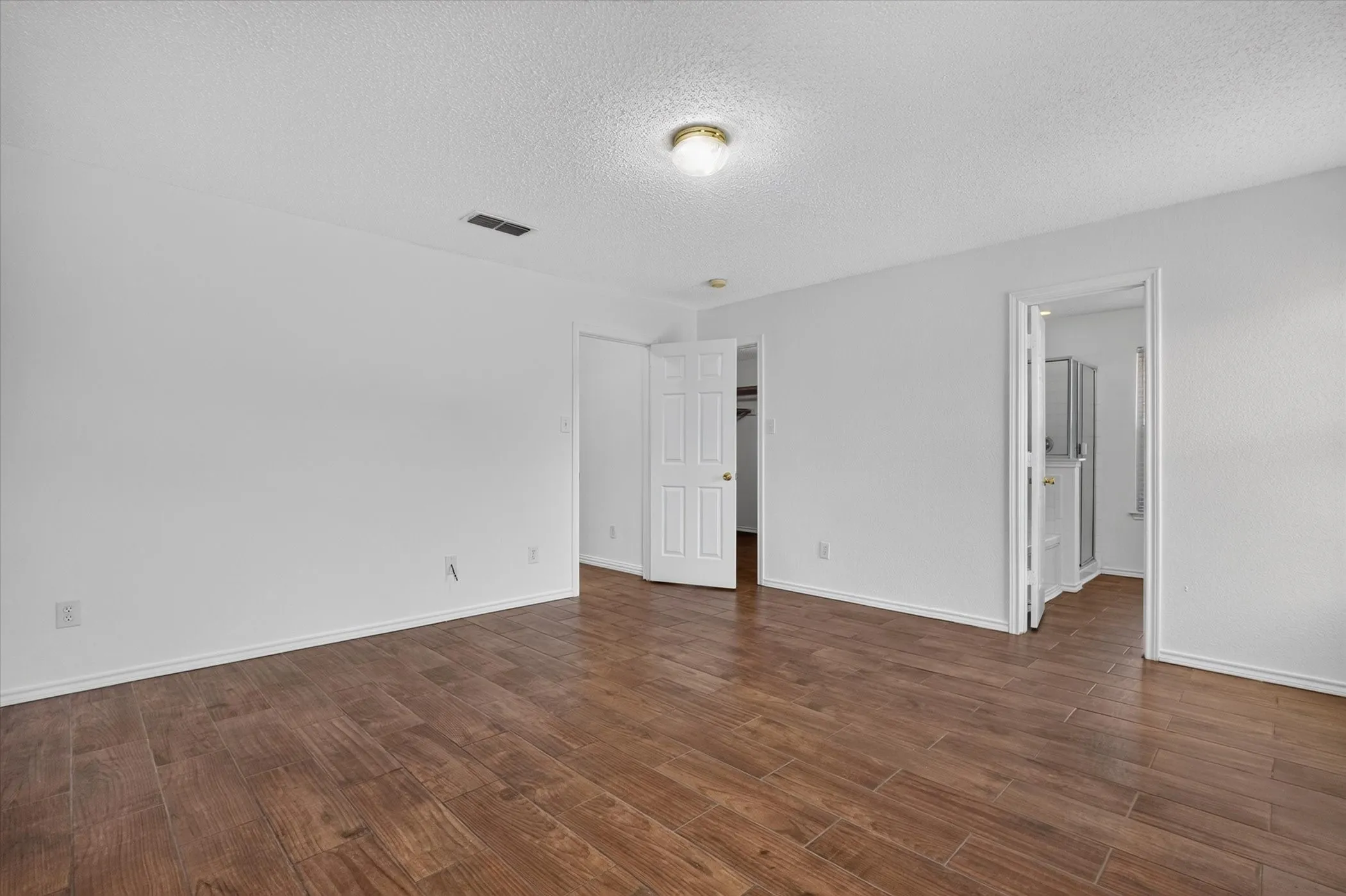 Single Family Residence For Sale in Tarrant County , 4008 Mantis Street, Fort Worth, Texas 76106, 3 Bedroom, 2 Bathroom, 2 Garage spaces, 1,578 Sqft, built in 2004, mls#21366254, Real Estate Agent in Fort Worth, Homes For Sale in Tarrant county, Homes For Sale in Fort Worth, Realtor in Fort Worth Texas, Real Estate Brokerage Independent Realty Texas, Luminita Cordes Realtor