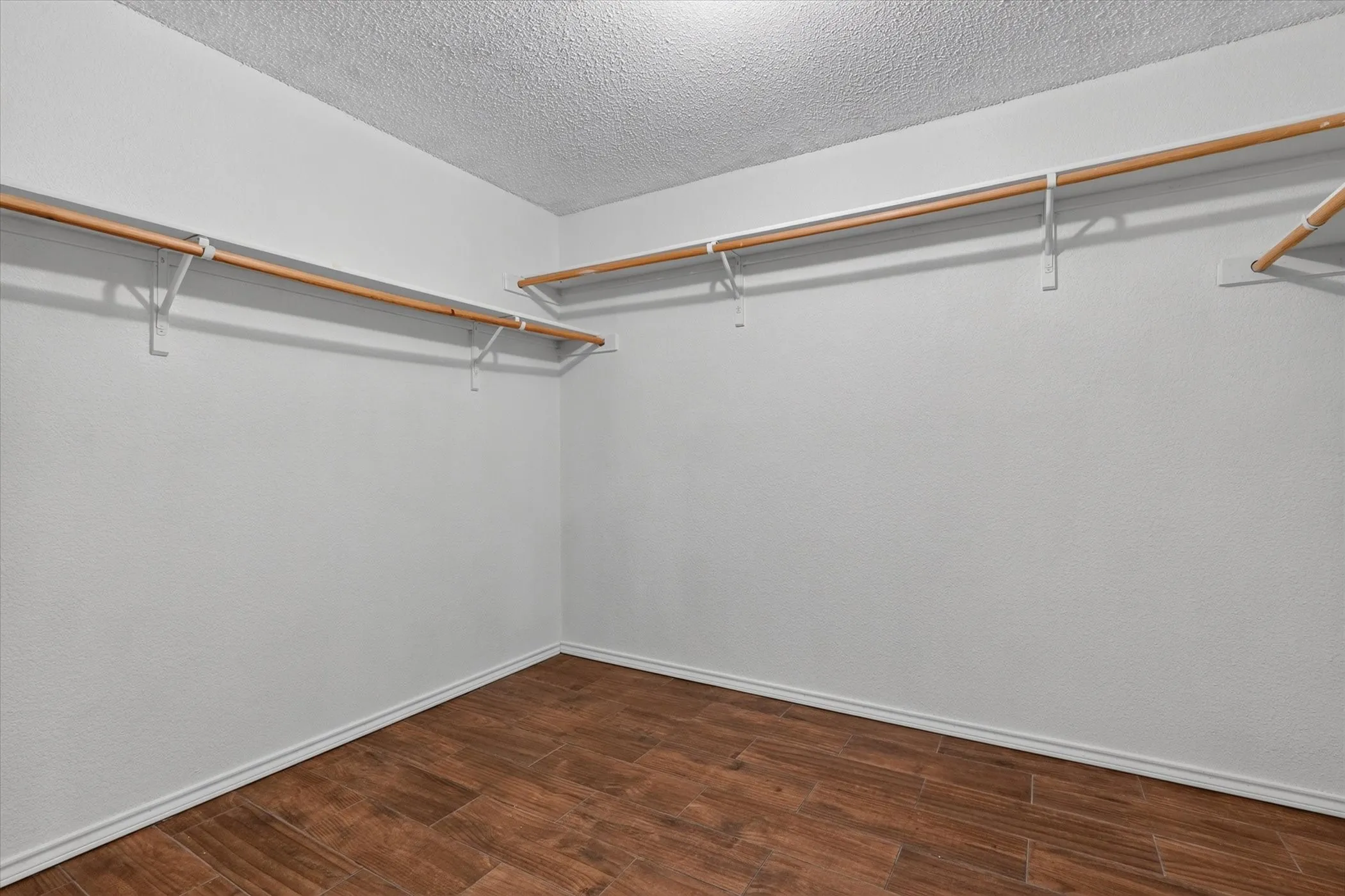 Single Family Residence For Sale in Tarrant County , 4008 Mantis Street, Fort Worth, Texas 76106, 3 Bedroom, 2 Bathroom, 2 Garage spaces, 1,578 Sqft, built in 2004, mls#21366254, Real Estate Agent in Fort Worth, Homes For Sale in Tarrant county, Homes For Sale in Fort Worth, Realtor in Fort Worth Texas, Real Estate Brokerage Independent Realty Texas, Luminita Cordes Realtor