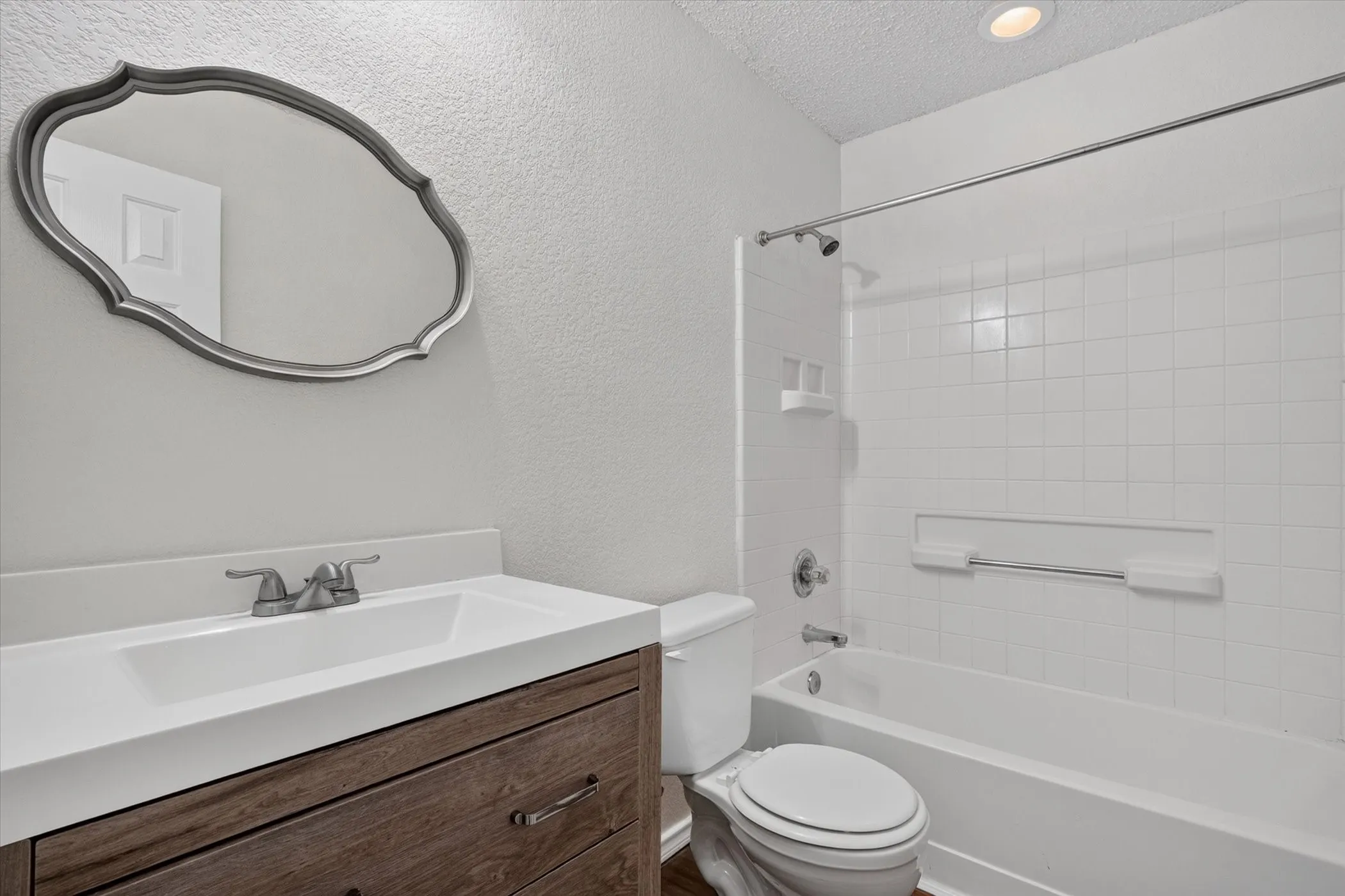 Single Family Residence For Sale in Tarrant County , 4008 Mantis Street, Fort Worth, Texas 76106, 3 Bedroom, 2 Bathroom, 2 Garage spaces, 1,578 Sqft, built in 2004, mls#21366254, Real Estate Agent in Fort Worth, Homes For Sale in Tarrant county, Homes For Sale in Fort Worth, Realtor in Fort Worth Texas, Real Estate Brokerage Independent Realty Texas, Luminita Cordes Realtor