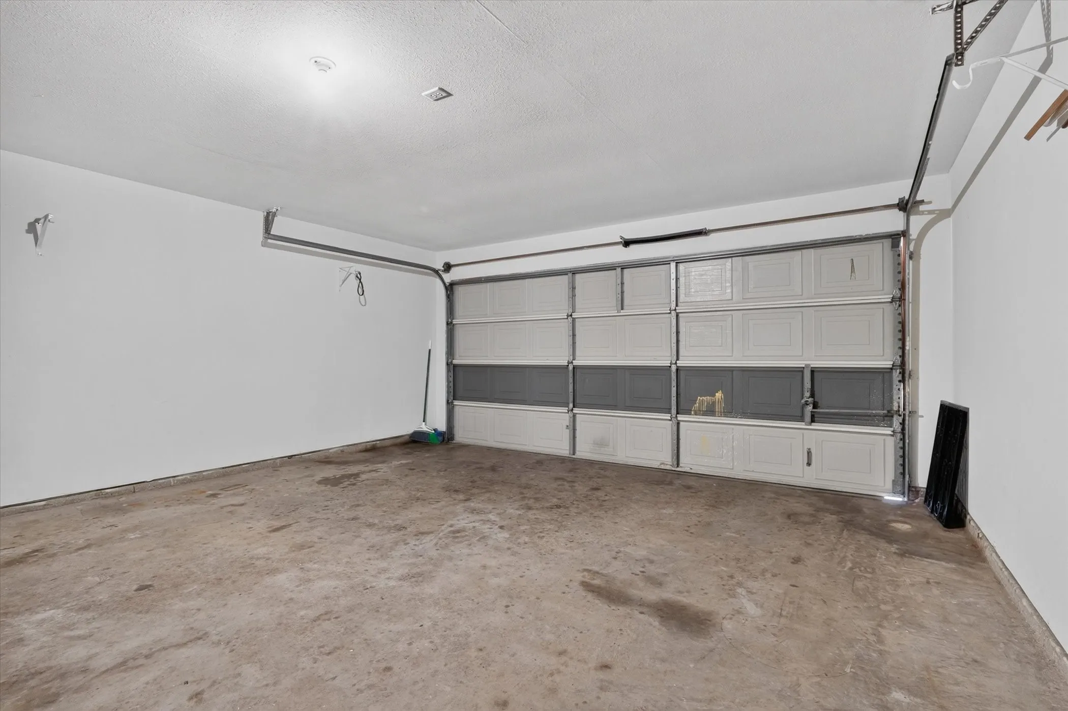 Single Family Residence For Sale in Tarrant County , 4008 Mantis Street, Fort Worth, Texas 76106, 3 Bedroom, 2 Bathroom, 2 Garage spaces, 1,578 Sqft, built in 2004, mls#21366254, Real Estate Agent in Fort Worth, Homes For Sale in Tarrant county, Homes For Sale in Fort Worth, Realtor in Fort Worth Texas, Real Estate Brokerage Independent Realty Texas, Luminita Cordes Realtor