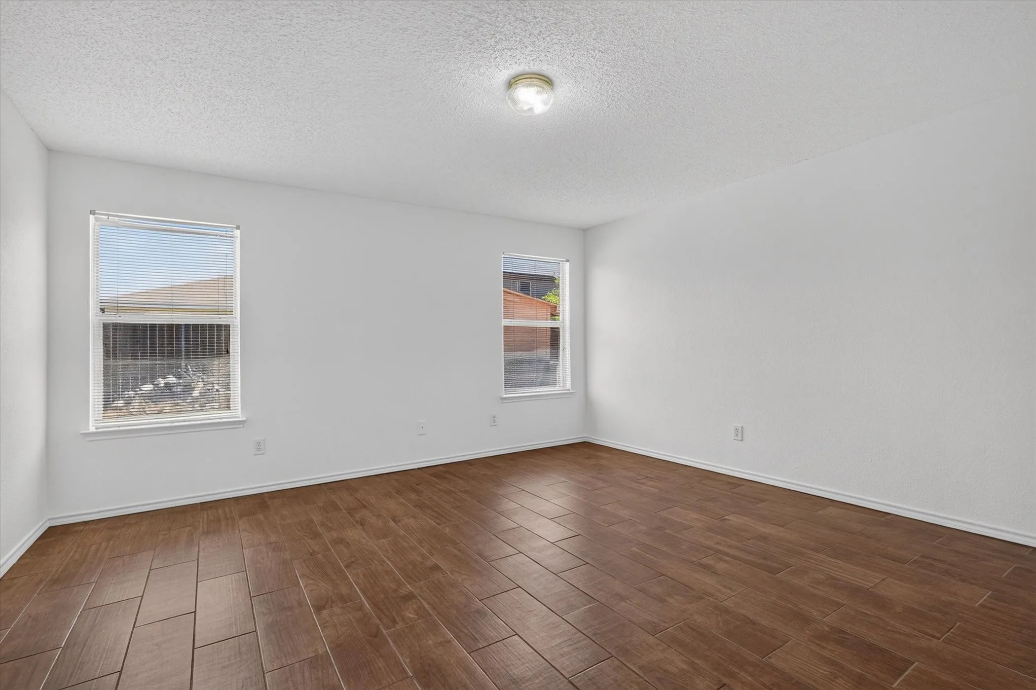 Single Family Residence For Sale in Tarrant County , 4008 Mantis Street, Fort Worth, Texas 76106, 3 Bedroom, 2 Bathroom, 2 Garage spaces, 1,578 Sqft, built in 2004, mls#21366254, Real Estate Agent in Fort Worth, Homes For Sale in Tarrant county, Homes For Sale in Fort Worth, Realtor in Fort Worth Texas, Real Estate Brokerage Independent Realty Texas, Luminita Cordes Realtor