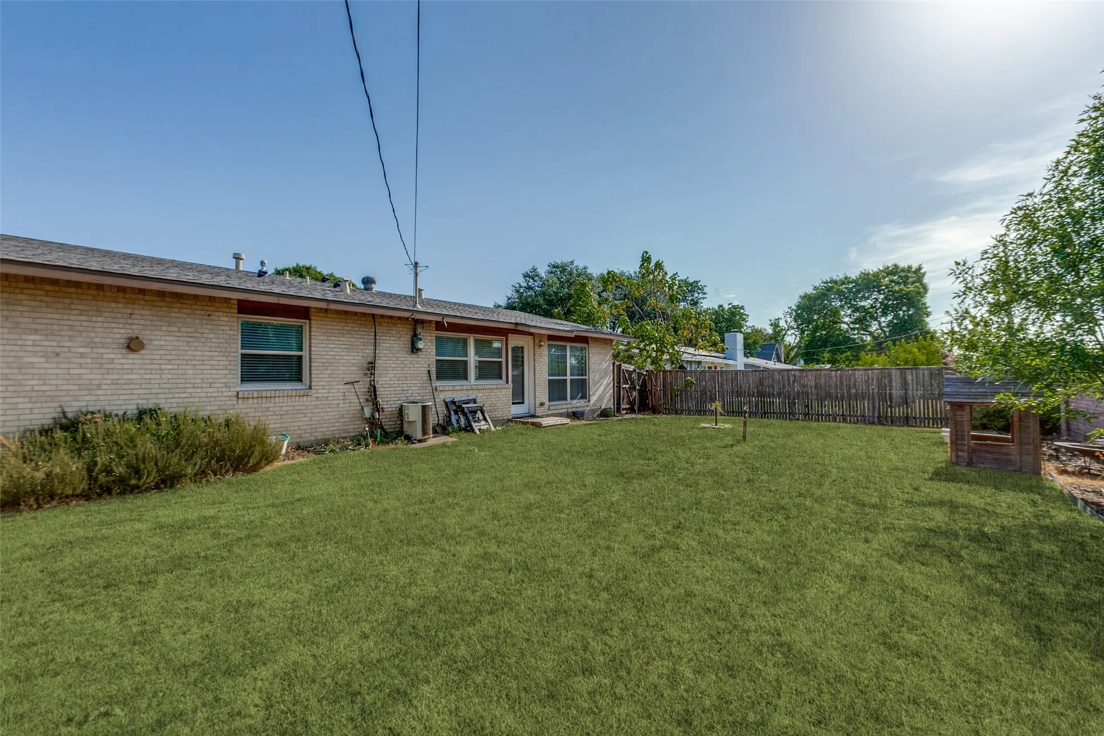 Single Family Residence For Sale in Dallas County , 907 Wedgewood Way, Richardson, Texas 75080, 4 Bedroom, 2 Bathroom, 2 Garage spaces, 1,883 Sqft, built in 1961, mls#21365949, Real Estate Agent in Richardson, Homes For Sale in Dallas county, Homes For Sale in Richardson, Realtor in Richardson Texas, Real Estate Brokerage Independent Realty Texas, Luminita Cordes Realtor