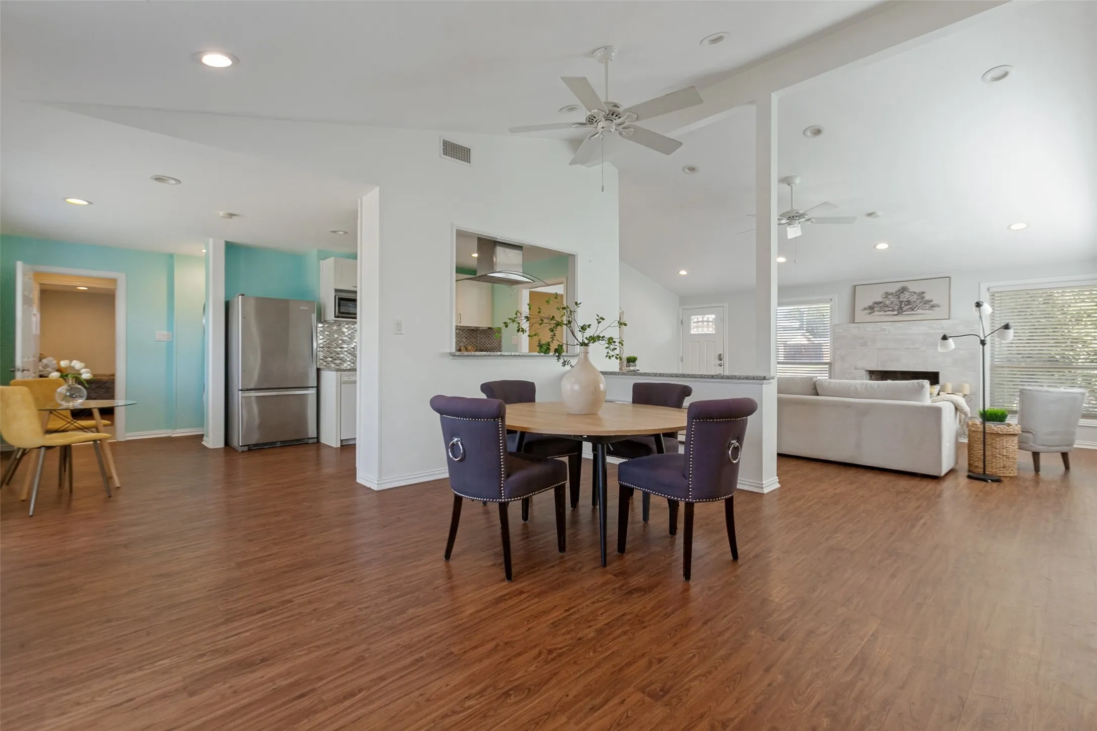 Single Family Residence For Sale in Dallas County , 907 Wedgewood Way, Richardson, Texas 75080, 4 Bedroom, 2 Bathroom, 2 Garage spaces, 1,883 Sqft, built in 1961, mls#21365949, Real Estate Agent in Richardson, Homes For Sale in Dallas county, Homes For Sale in Richardson, Realtor in Richardson Texas, Real Estate Brokerage Independent Realty Texas, Luminita Cordes Realtor