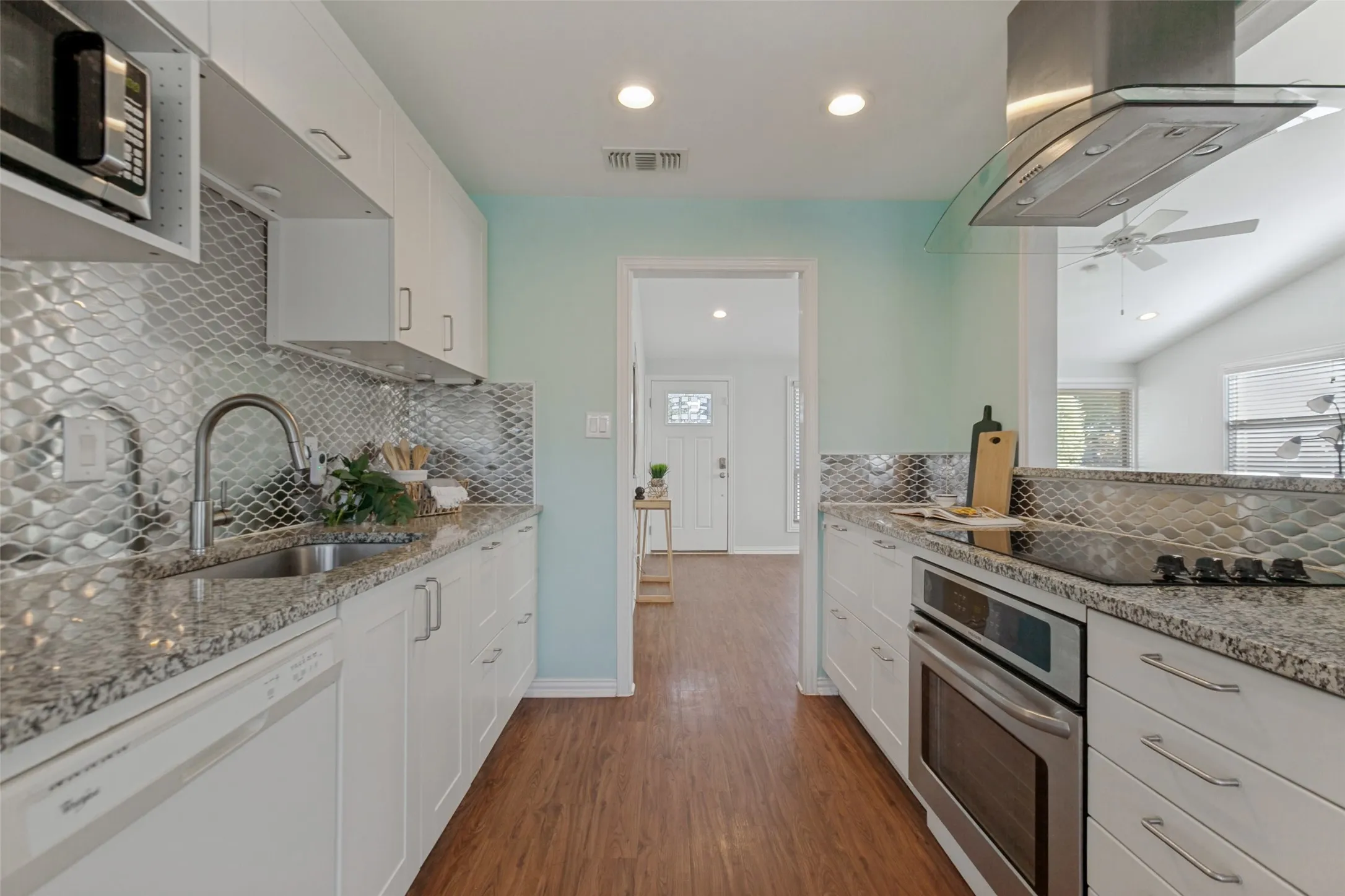 Single Family Residence For Sale in Dallas County , 907 Wedgewood Way, Richardson, Texas 75080, 4 Bedroom, 2 Bathroom, 2 Garage spaces, 1,883 Sqft, built in 1961, mls#21365949, Real Estate Agent in Richardson, Homes For Sale in Dallas county, Homes For Sale in Richardson, Realtor in Richardson Texas, Real Estate Brokerage Independent Realty Texas, Luminita Cordes Realtor