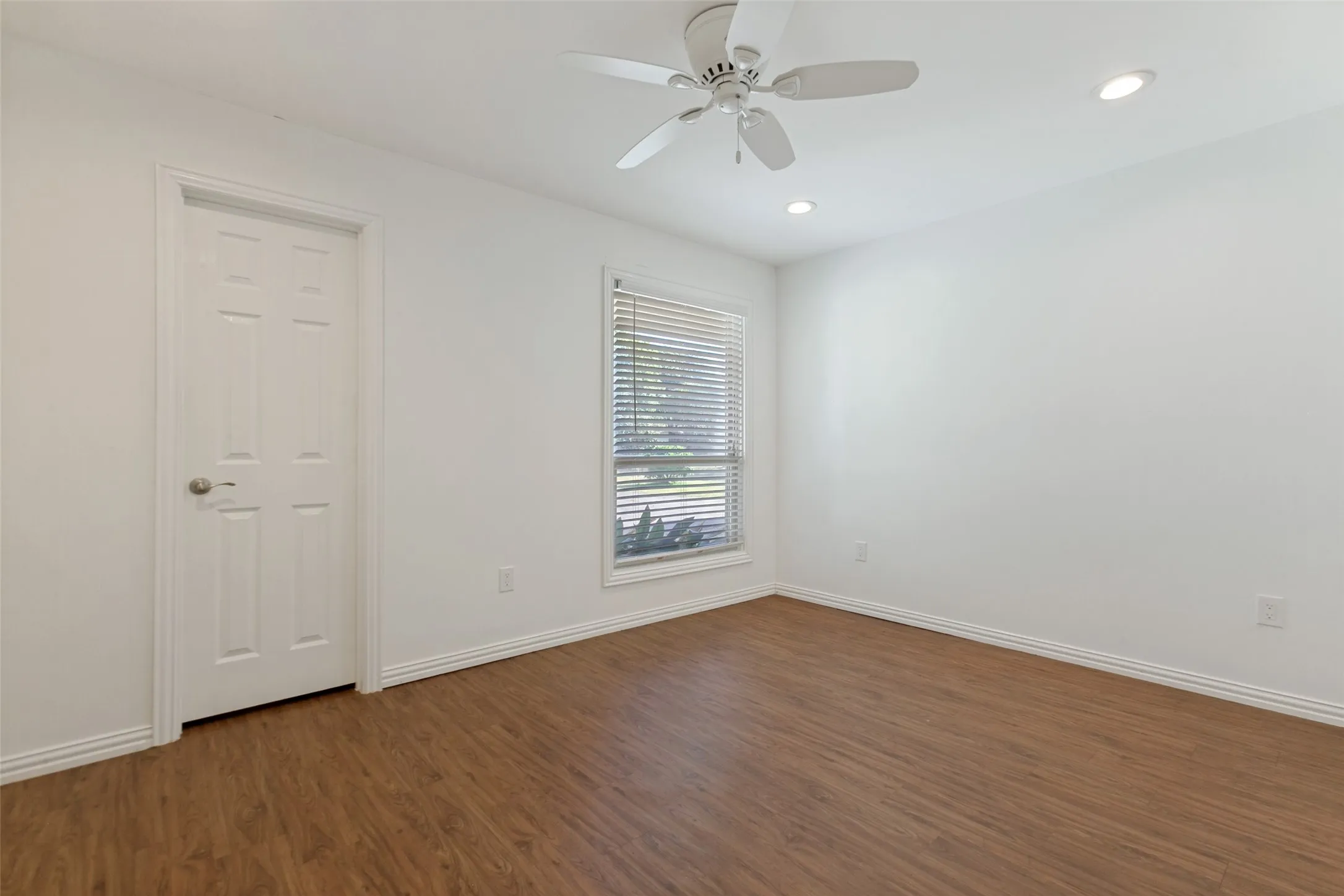 Single Family Residence For Sale in Dallas County , 907 Wedgewood Way, Richardson, Texas 75080, 4 Bedroom, 2 Bathroom, 2 Garage spaces, 1,883 Sqft, built in 1961, mls#21365949, Real Estate Agent in Richardson, Homes For Sale in Dallas county, Homes For Sale in Richardson, Realtor in Richardson Texas, Real Estate Brokerage Independent Realty Texas, Luminita Cordes Realtor