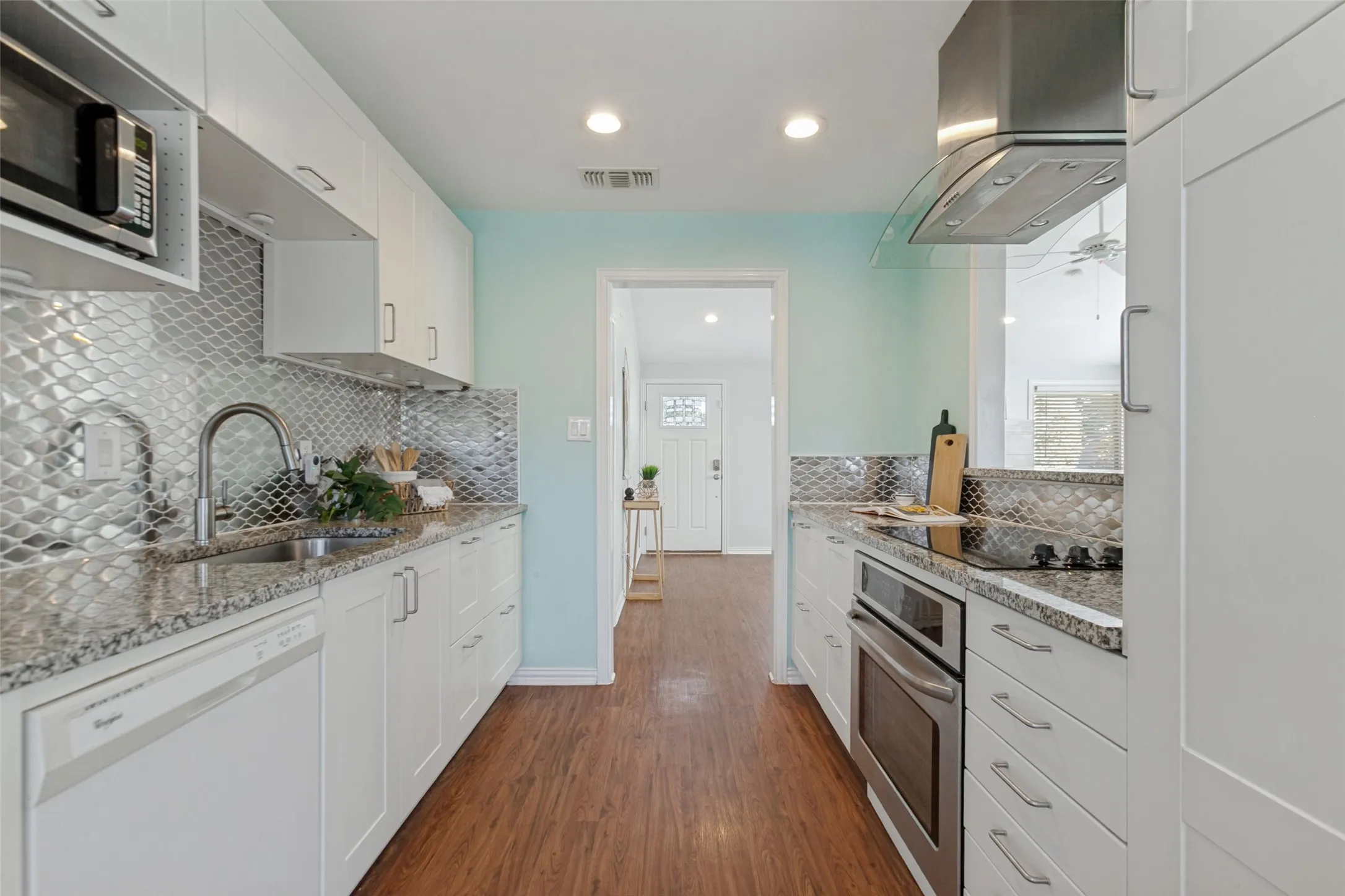 Single Family Residence For Sale in Dallas County , 907 Wedgewood Way, Richardson, Texas 75080, 4 Bedroom, 2 Bathroom, 2 Garage spaces, 1,883 Sqft, built in 1961, mls#21365949, Real Estate Agent in Richardson, Homes For Sale in Dallas county, Homes For Sale in Richardson, Realtor in Richardson Texas, Real Estate Brokerage Independent Realty Texas, Luminita Cordes Realtor