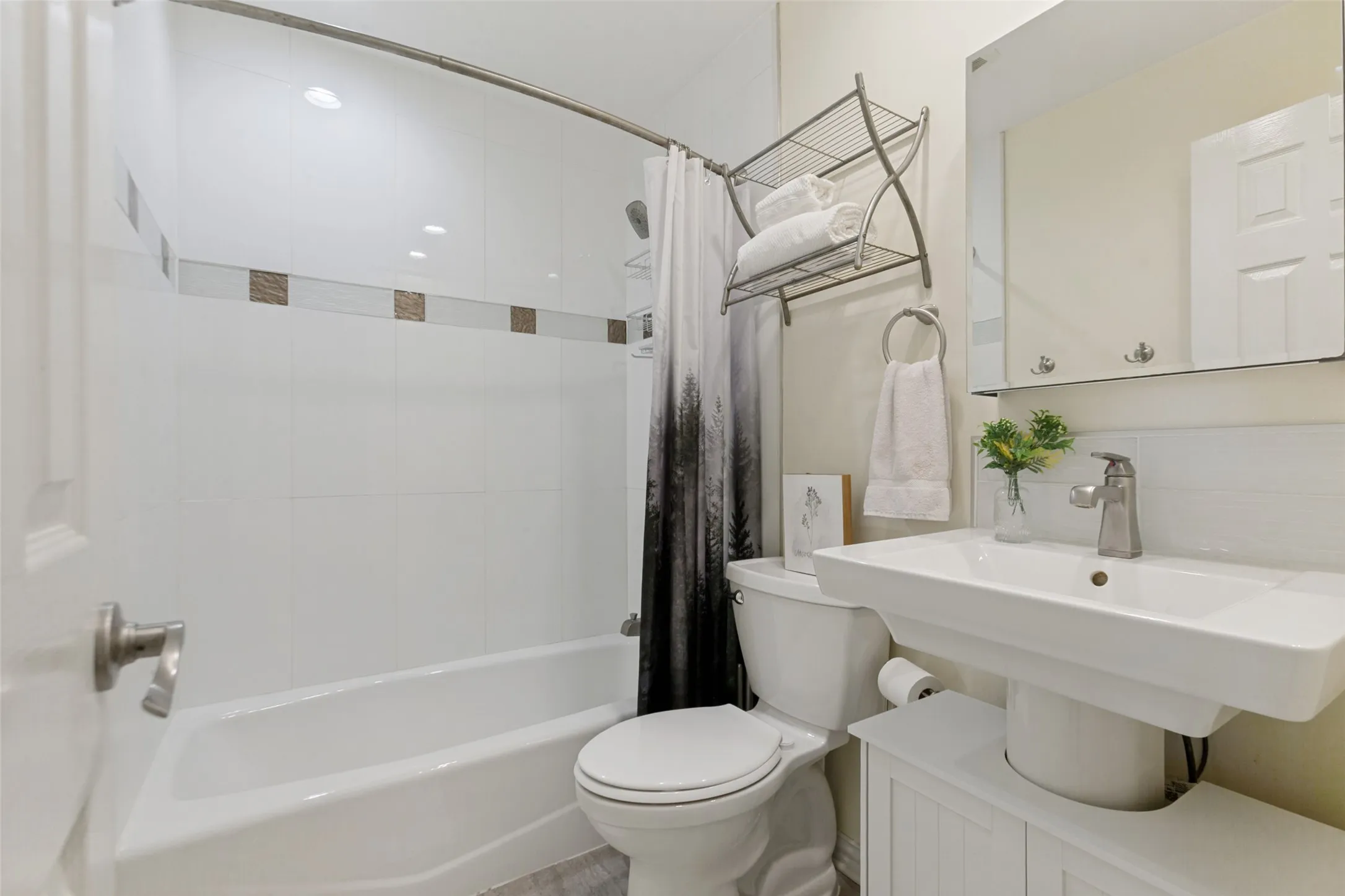 Single Family Residence For Sale in Dallas County , 907 Wedgewood Way, Richardson, Texas 75080, 4 Bedroom, 2 Bathroom, 2 Garage spaces, 1,883 Sqft, built in 1961, mls#21365949, Real Estate Agent in Richardson, Homes For Sale in Dallas county, Homes For Sale in Richardson, Realtor in Richardson Texas, Real Estate Brokerage Independent Realty Texas, Luminita Cordes Realtor