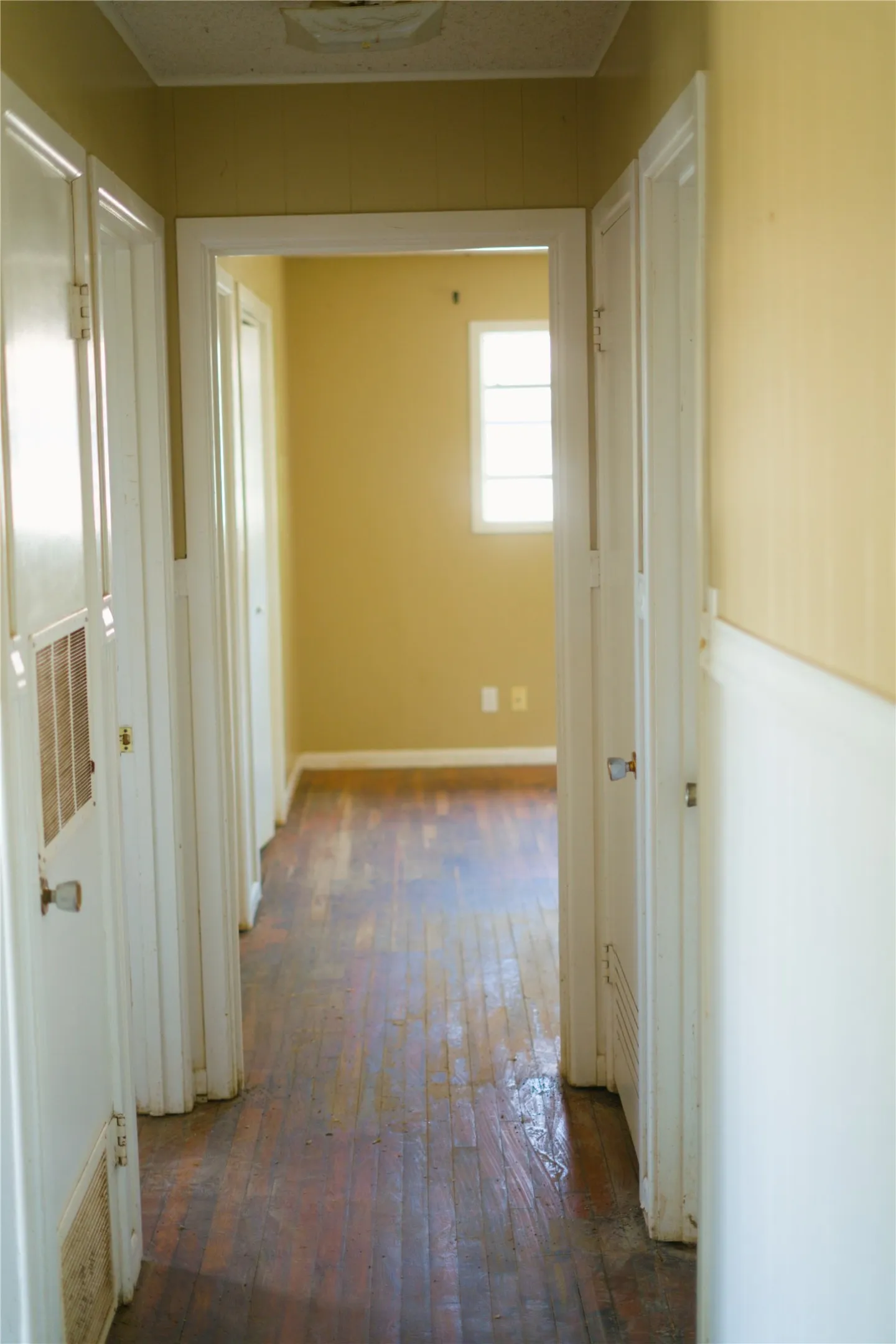 Single Family Residence For Sale in San Saba County , 2007 W Commerce Street, San Saba, Texas 76877, 2 Bedroom, 2 Bathroom, Garage spaces, 1,184 Sqft, built in 1950, mls#21366261, Real Estate Agent in San Saba, Homes For Sale in San Saba county, Homes For Sale in San Saba, Realtor in San Saba Texas, Real Estate Brokerage Independent Realty Texas, Luminita Cordes Realtor
