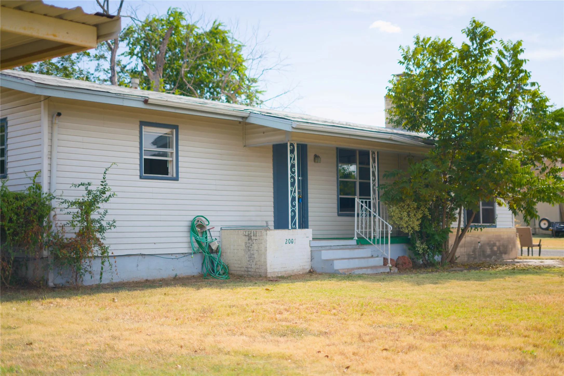 Single Family Residence For Sale in San Saba County , 2007 W Commerce Street, San Saba, Texas 76877, 2 Bedroom, 2 Bathroom, Garage spaces, 1,184 Sqft, built in 1950, mls#21366261, Real Estate Agent in San Saba, Homes For Sale in San Saba county, Homes For Sale in San Saba, Realtor in San Saba Texas, Real Estate Brokerage Independent Realty Texas, Luminita Cordes Realtor