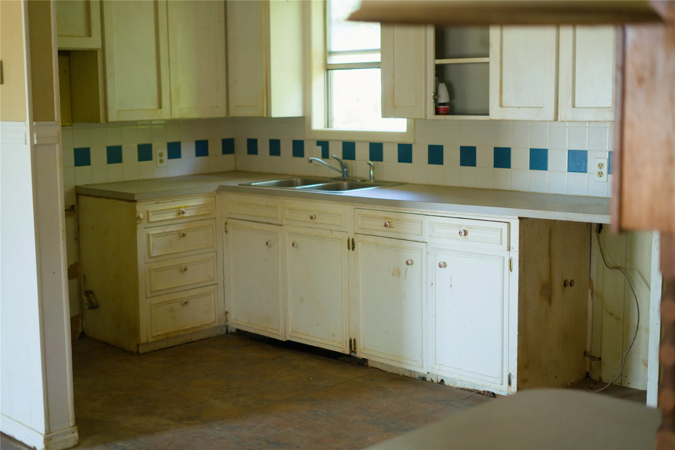 Single Family Residence For Sale in San Saba County , 2007 W Commerce Street, San Saba, Texas 76877, 2 Bedroom, 2 Bathroom, Garage spaces, 1,184 Sqft, built in 1950, mls#21366261, Real Estate Agent in San Saba, Homes For Sale in San Saba county, Homes For Sale in San Saba, Realtor in San Saba Texas, Real Estate Brokerage Independent Realty Texas, Luminita Cordes Realtor