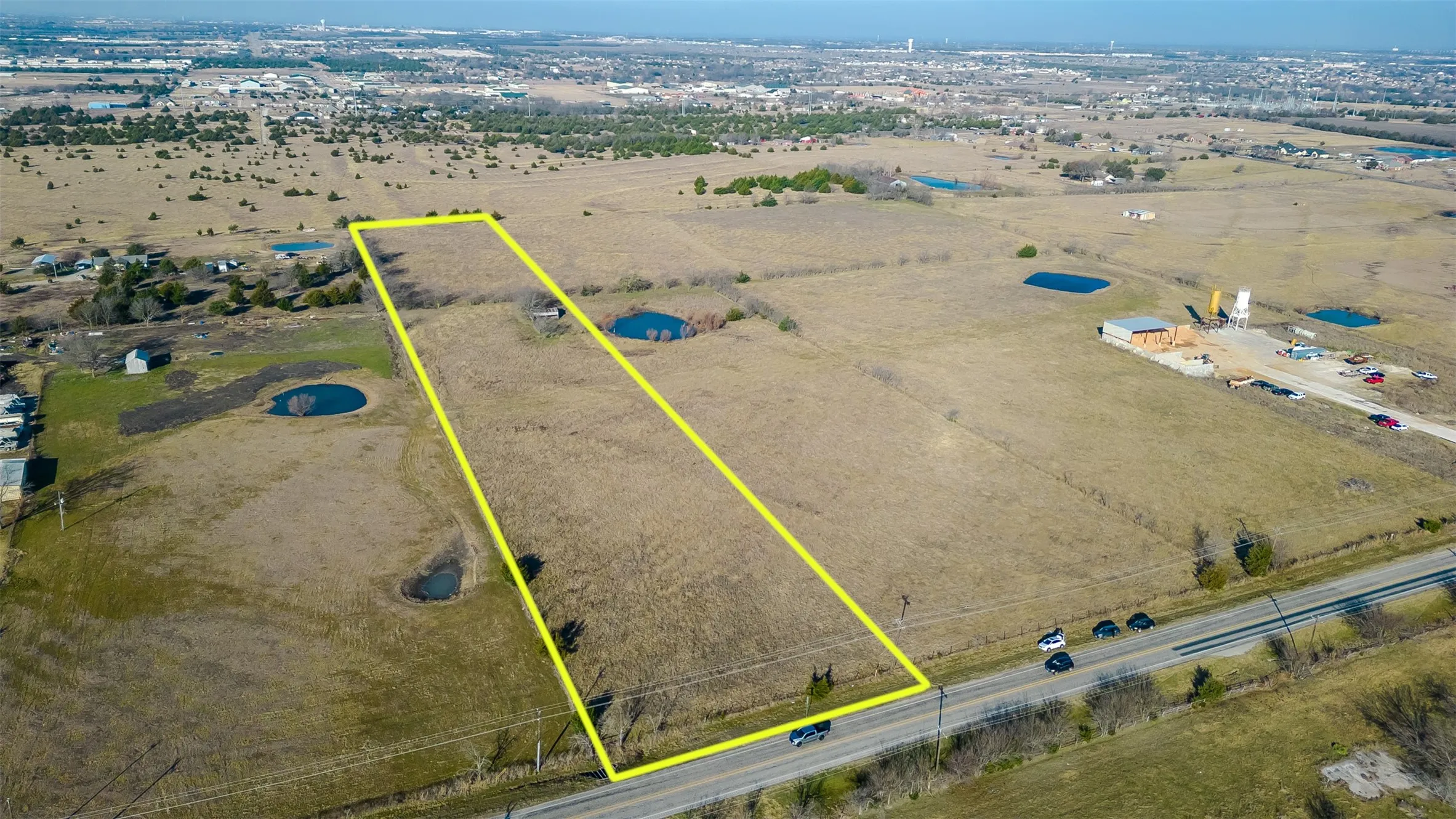 Expansive land parcel featuring direct road frontage and a clear, level topography
