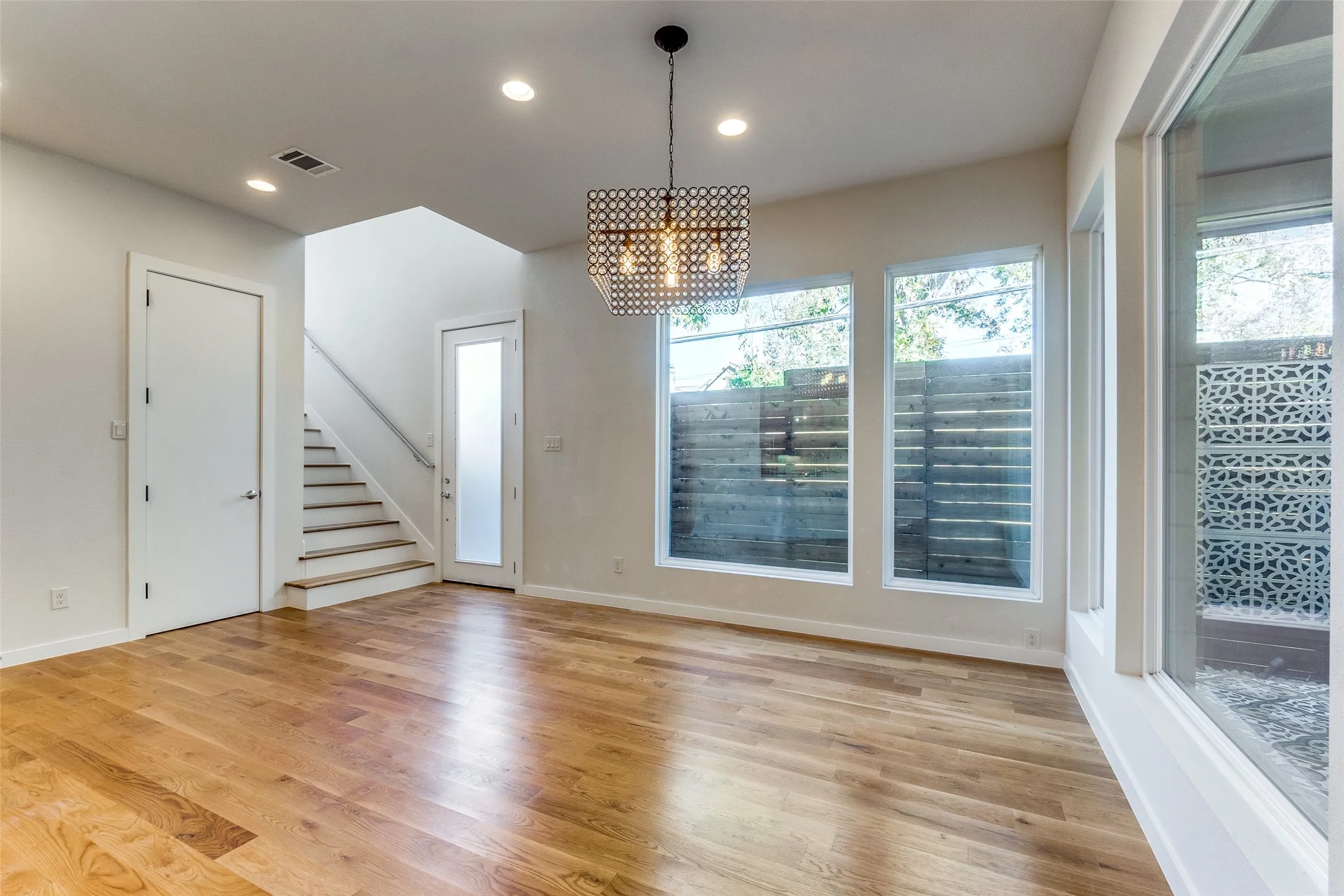 Townhouse For Sale in Dallas County , 2070 Modern Place, Dallas, Texas 75214, 3 Bedroom, 3 Bathroom, 2 Garage spaces, 2,360 Sqft, built in 2014, mls#21366256, Real Estate Agent in Dallas, Homes For Sale in Dallas county, Homes For Sale in Dallas, Realtor in Dallas Texas, Real Estate Brokerage Independent Realty Texas, Luminita Cordes Realtor
