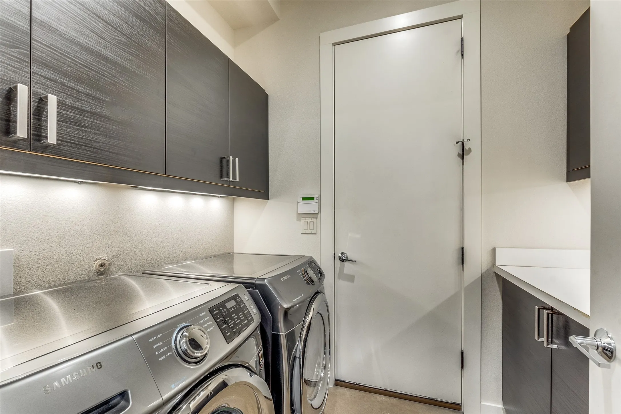 Utility Room-Washer and Dryer stay