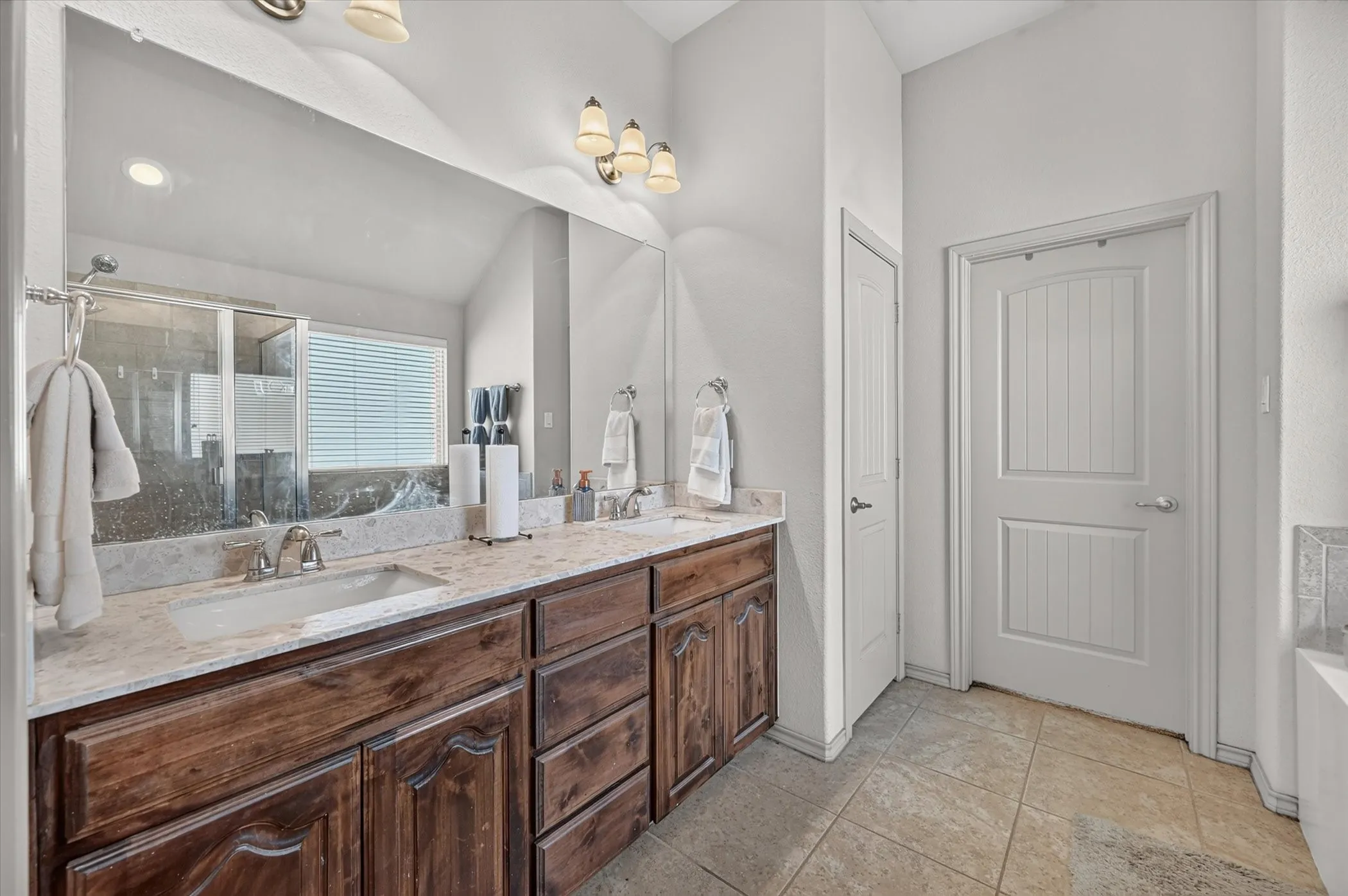 Single Family Residence For Sale in Dallas County , 1107 Fairhaven Drive, Glenn Heights, Texas 75154, 3 Bedroom, 2 Bathroom, 2 Garage spaces, 2,203 Sqft, built in 2015, mls#21366161, Real Estate Agent in Glenn Heights, Homes For Sale in Dallas county, Homes For Sale in Glenn Heights, Realtor in Glenn Heights Texas, Real Estate Brokerage Independent Realty Texas, Luminita Cordes Realtor