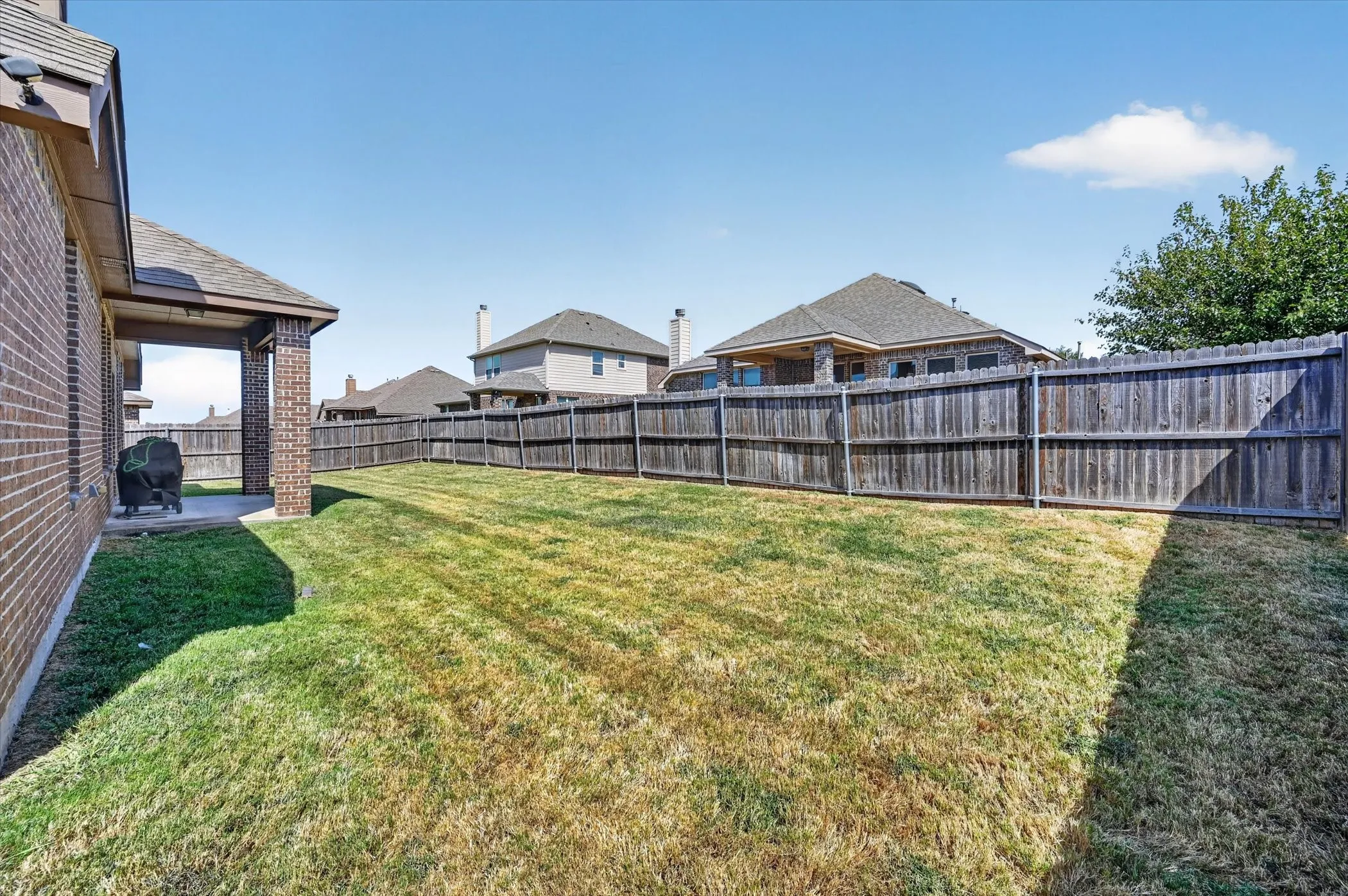 Single Family Residence For Sale in Dallas County , 1107 Fairhaven Drive, Glenn Heights, Texas 75154, 3 Bedroom, 2 Bathroom, 2 Garage spaces, 2,203 Sqft, built in 2015, mls#21366161, Real Estate Agent in Glenn Heights, Homes For Sale in Dallas county, Homes For Sale in Glenn Heights, Realtor in Glenn Heights Texas, Real Estate Brokerage Independent Realty Texas, Luminita Cordes Realtor