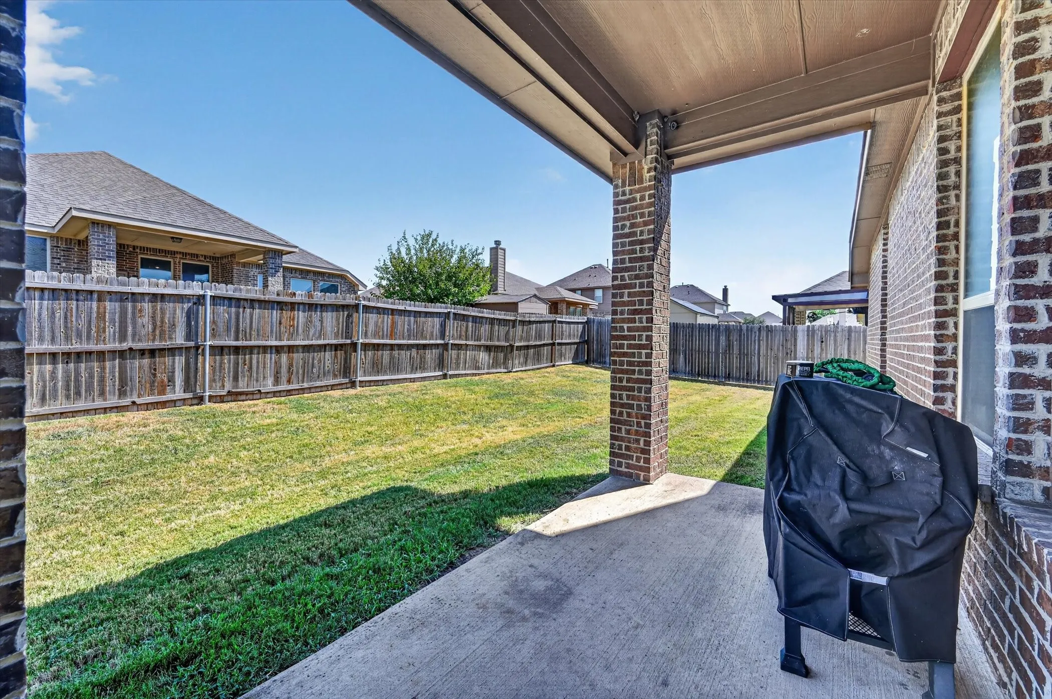Single Family Residence For Sale in Dallas County , 1107 Fairhaven Drive, Glenn Heights, Texas 75154, 3 Bedroom, 2 Bathroom, 2 Garage spaces, 2,203 Sqft, built in 2015, mls#21366161, Real Estate Agent in Glenn Heights, Homes For Sale in Dallas county, Homes For Sale in Glenn Heights, Realtor in Glenn Heights Texas, Real Estate Brokerage Independent Realty Texas, Luminita Cordes Realtor