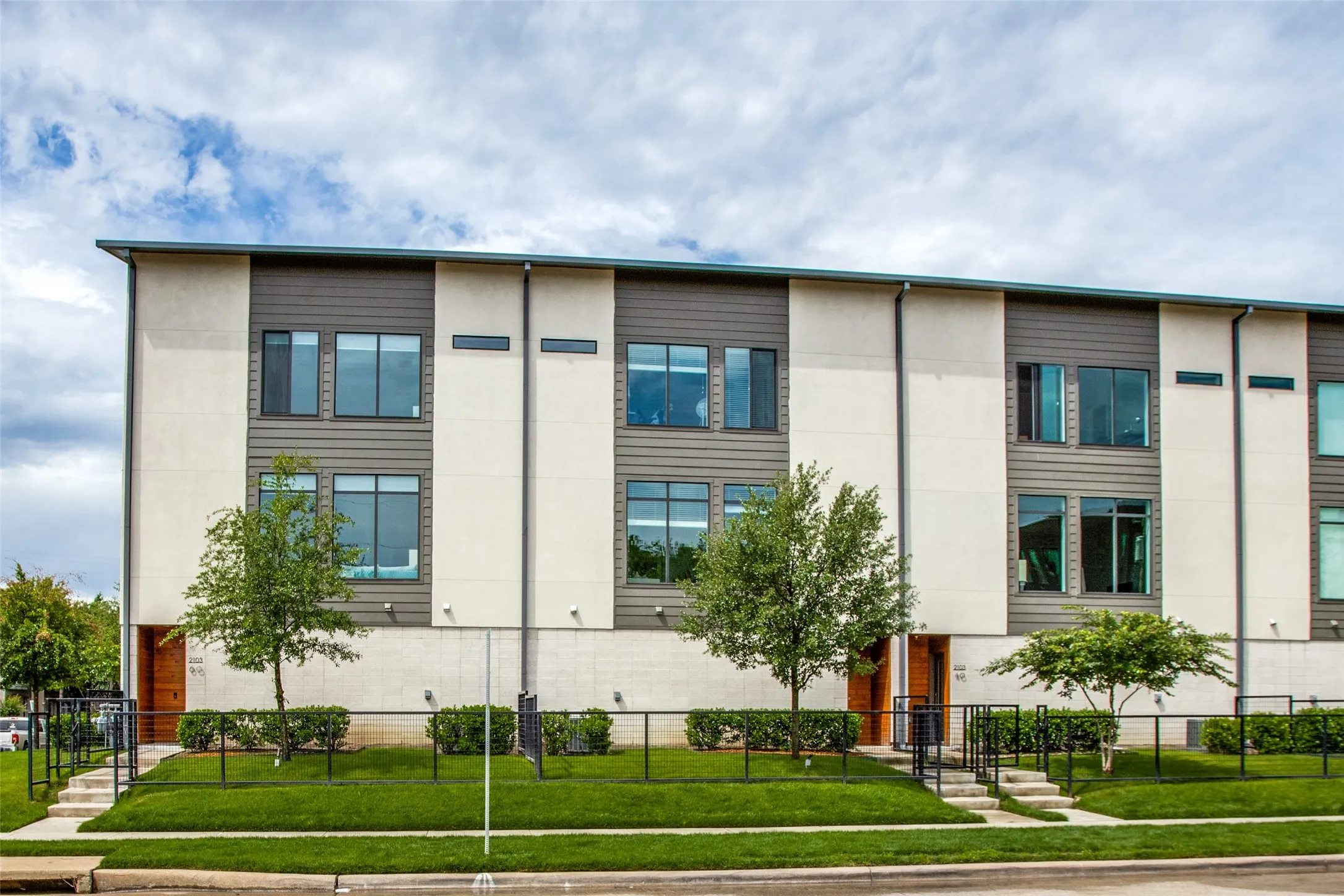 Condominium For Rent in Dallas County , 2103 Bennett Avenue 60, Dallas, Texas 75206, 2 Bedroom, 3 Bathroom, 2 Garage spaces, 1,610 Sqft, built in 2016, mls#21366073, Real Estate Agent in Dallas, Homes For Rent in Dallas county, Homes For Rent in Dallas, Realtor in Dallas Texas, Real Estate Brokerage Independent Realty Texas, Luminita Cordes Realtor