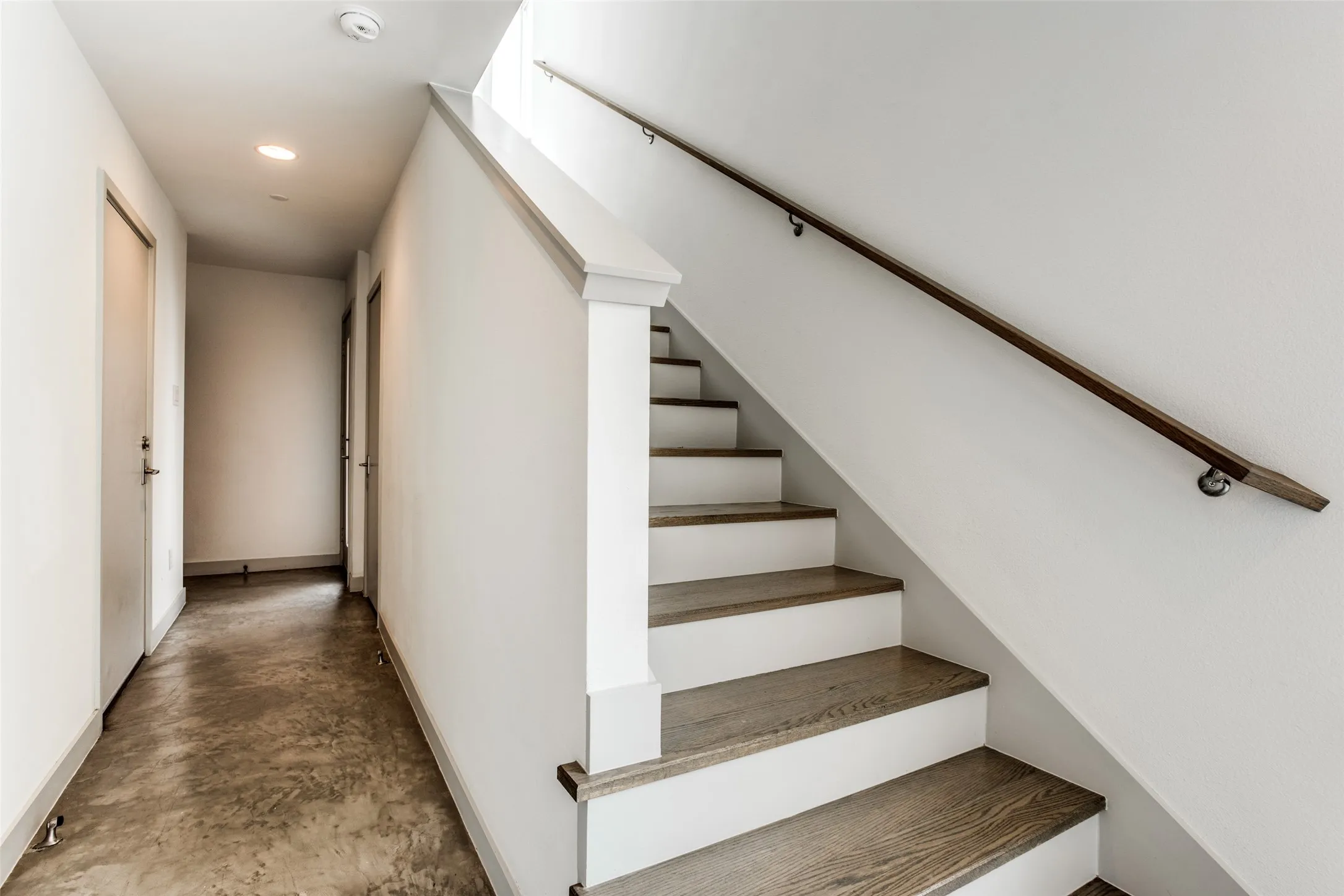 Condominium For Rent in Dallas County , 2103 Bennett Avenue 60, Dallas, Texas 75206, 2 Bedroom, 3 Bathroom, 2 Garage spaces, 1,610 Sqft, built in 2016, mls#21366073, Real Estate Agent in Dallas, Homes For Rent in Dallas county, Homes For Rent in Dallas, Realtor in Dallas Texas, Real Estate Brokerage Independent Realty Texas, Luminita Cordes Realtor