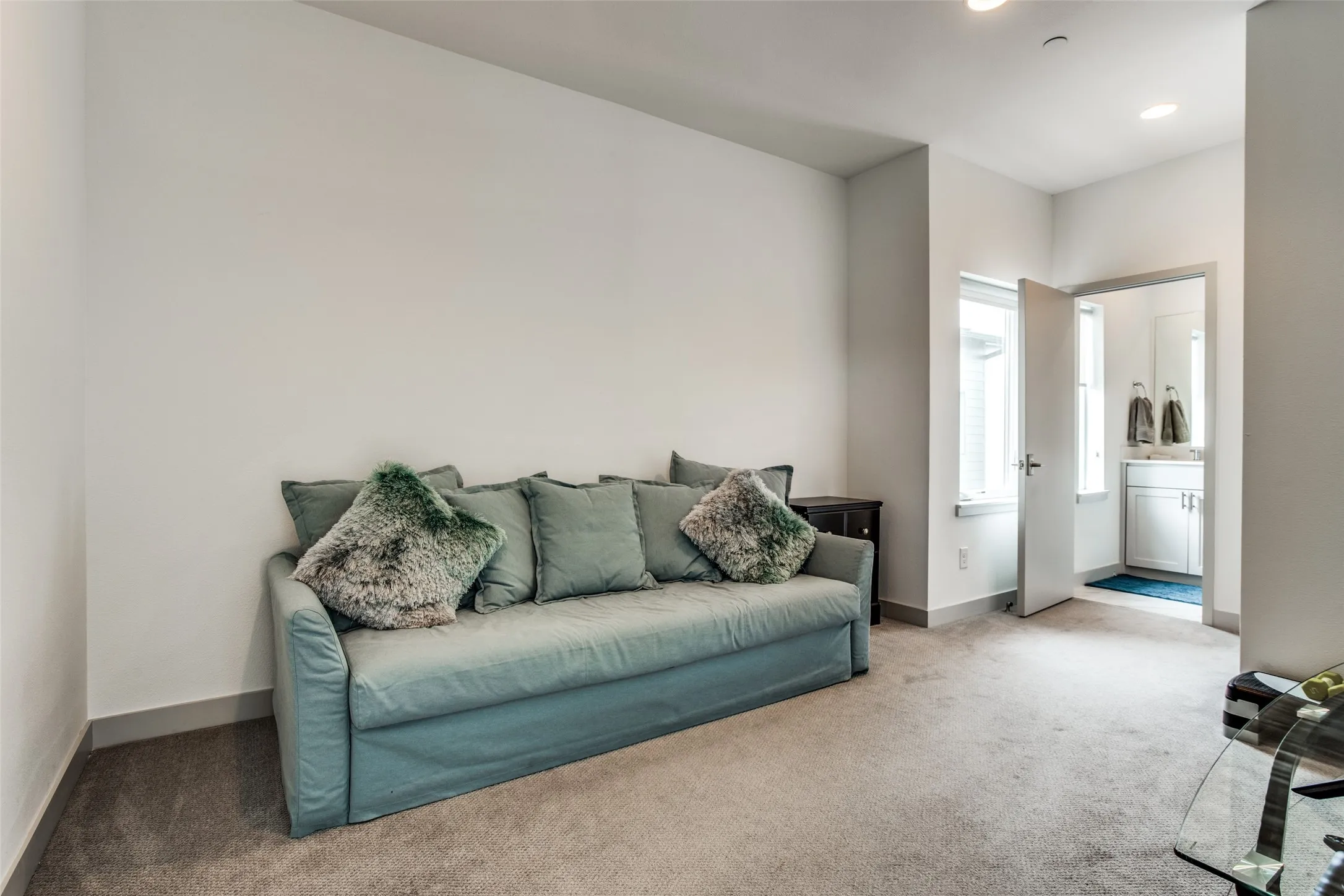 Condominium For Rent in Dallas County , 2103 Bennett Avenue 60, Dallas, Texas 75206, 2 Bedroom, 3 Bathroom, 2 Garage spaces, 1,610 Sqft, built in 2016, mls#21366073, Real Estate Agent in Dallas, Homes For Rent in Dallas county, Homes For Rent in Dallas, Realtor in Dallas Texas, Real Estate Brokerage Independent Realty Texas, Luminita Cordes Realtor