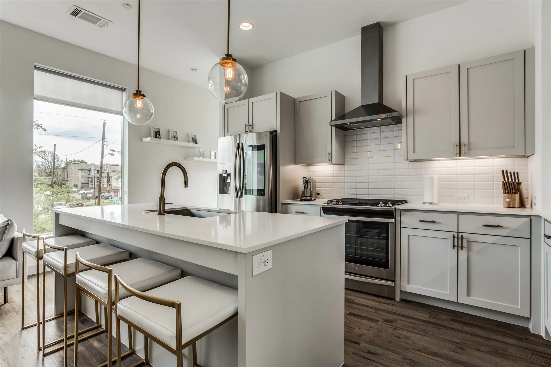 Condominium For Rent in Dallas County , 2103 Bennett Avenue 60, Dallas, Texas 75206, 2 Bedroom, 3 Bathroom, 2 Garage spaces, 1,610 Sqft, built in 2016, mls#21366073, Real Estate Agent in Dallas, Homes For Rent in Dallas county, Homes For Rent in Dallas, Realtor in Dallas Texas, Real Estate Brokerage Independent Realty Texas, Luminita Cordes Realtor