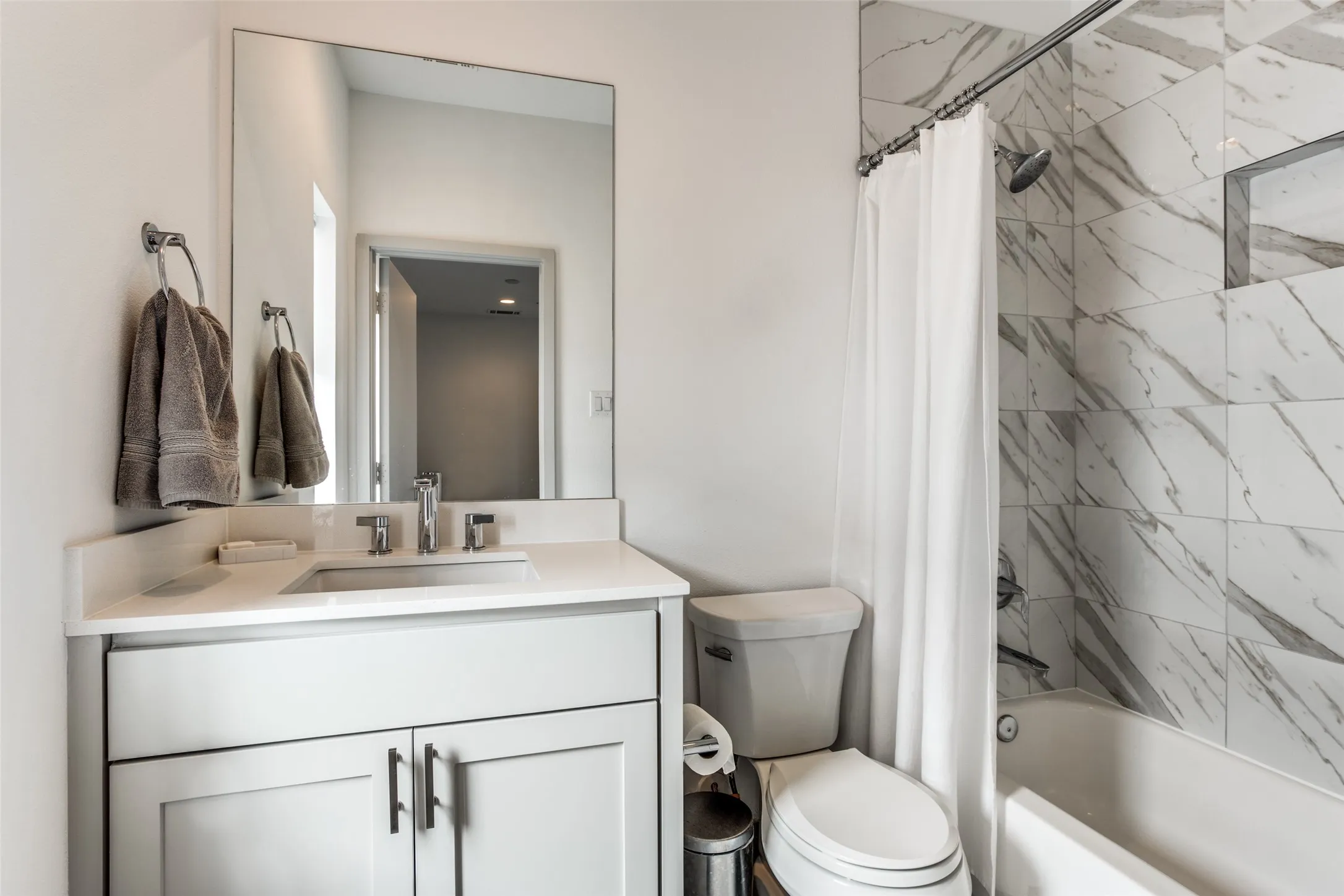 Condominium For Rent in Dallas County , 2103 Bennett Avenue 60, Dallas, Texas 75206, 2 Bedroom, 3 Bathroom, 2 Garage spaces, 1,610 Sqft, built in 2016, mls#21366073, Real Estate Agent in Dallas, Homes For Rent in Dallas county, Homes For Rent in Dallas, Realtor in Dallas Texas, Real Estate Brokerage Independent Realty Texas, Luminita Cordes Realtor