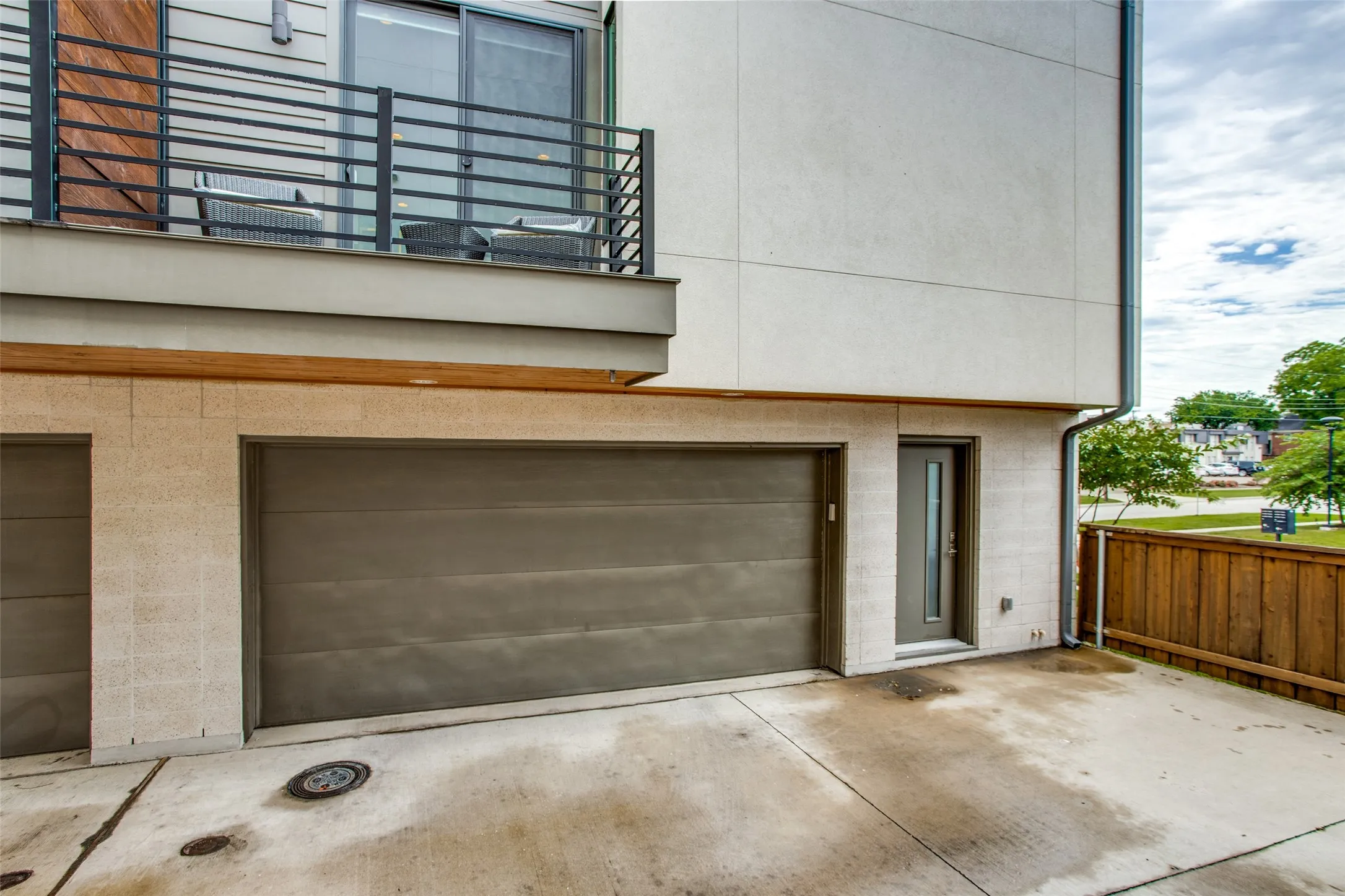 Condominium For Rent in Dallas County , 2103 Bennett Avenue 60, Dallas, Texas 75206, 2 Bedroom, 3 Bathroom, 2 Garage spaces, 1,610 Sqft, built in 2016, mls#21366073, Real Estate Agent in Dallas, Homes For Rent in Dallas county, Homes For Rent in Dallas, Realtor in Dallas Texas, Real Estate Brokerage Independent Realty Texas, Luminita Cordes Realtor