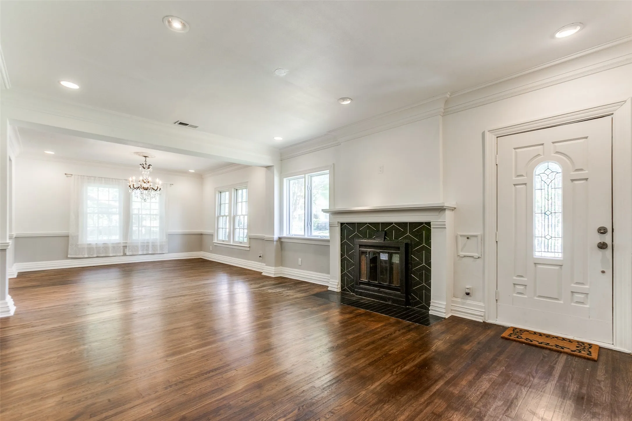Single Family Residence For Sale in Dallas County , 5027 Stoneleigh Avenue, Dallas, Texas 75235, 3 Bedroom, 2 Bathroom, Garage spaces, 1,678 Sqft, built in 1927, Price $585,000, mls#21363128, Real Estate Agent in Dallas, Homes For Sale in Dallas county, Homes For Sale in Dallas, Realtor in Dallas Texas, Real Estate Brokerage Independent Realty Texas, Luminita Cordes Realtor