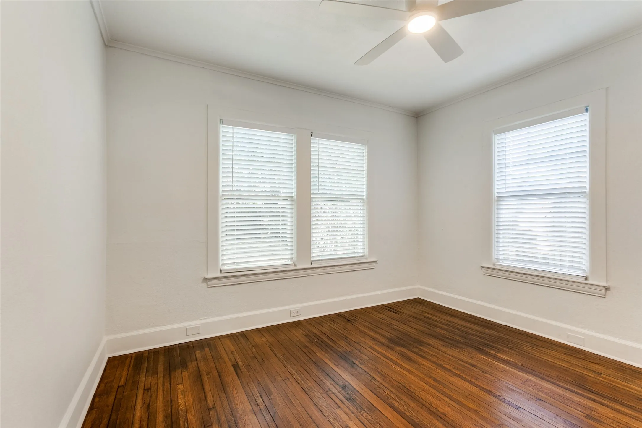 Single Family Residence For Sale in Dallas County , 5027 Stoneleigh Avenue, Dallas, Texas 75235, 3 Bedroom, 2 Bathroom, Garage spaces, 1,678 Sqft, built in 1927, Price $585,000, mls#21363128, Real Estate Agent in Dallas, Homes For Sale in Dallas county, Homes For Sale in Dallas, Realtor in Dallas Texas, Real Estate Brokerage Independent Realty Texas, Luminita Cordes Realtor