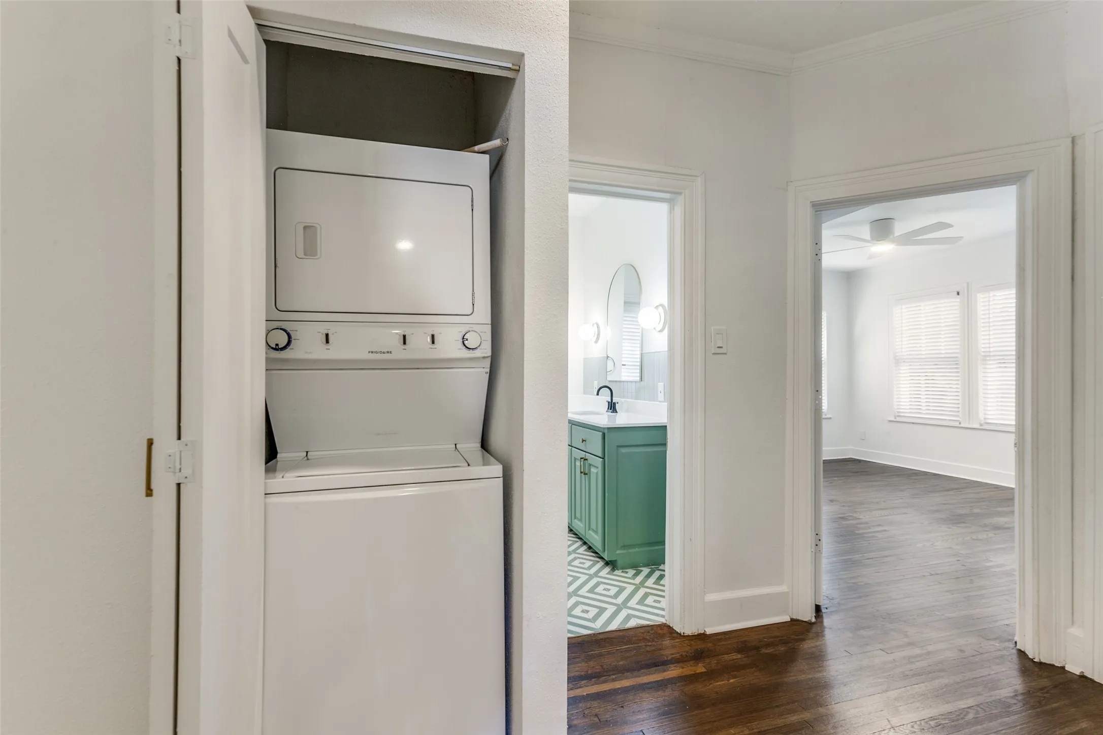 Single Family Residence For Sale in Dallas County , 5027 Stoneleigh Avenue, Dallas, Texas 75235, 3 Bedroom, 2 Bathroom, Garage spaces, 1,678 Sqft, built in 1927, Price $585,000, mls#21363128, Real Estate Agent in Dallas, Homes For Sale in Dallas county, Homes For Sale in Dallas, Realtor in Dallas Texas, Real Estate Brokerage Independent Realty Texas, Luminita Cordes Realtor