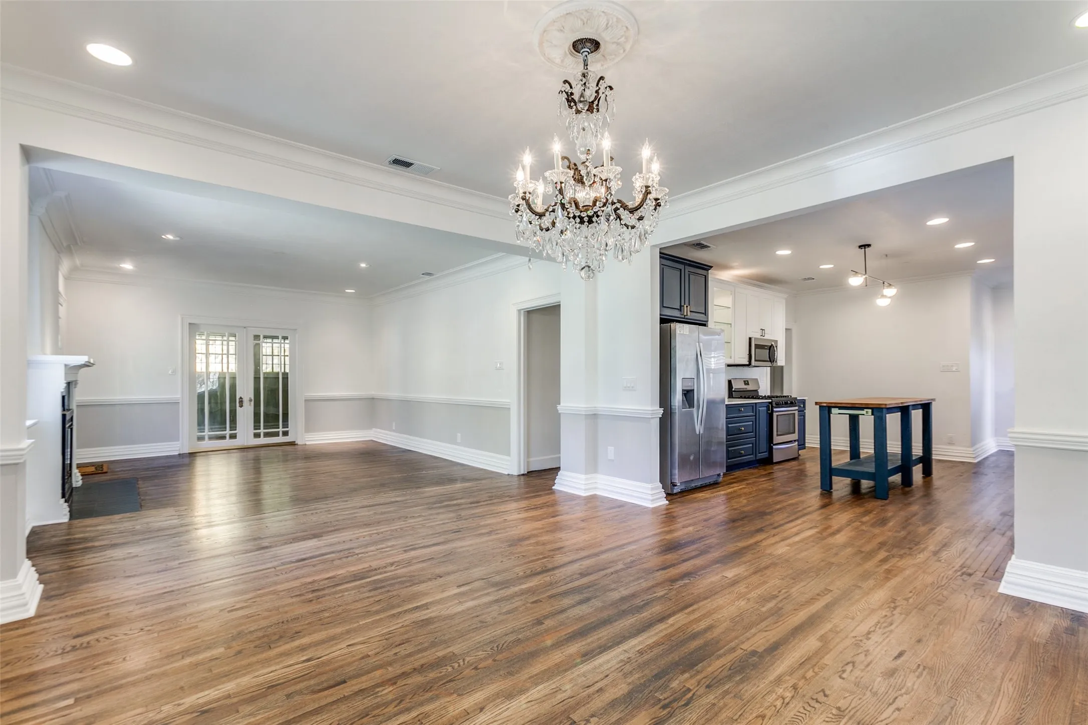 Single Family Residence For Sale in Dallas County , 5027 Stoneleigh Avenue, Dallas, Texas 75235, 3 Bedroom, 2 Bathroom, Garage spaces, 1,678 Sqft, built in 1927, Price $585,000, mls#21363128, Real Estate Agent in Dallas, Homes For Sale in Dallas county, Homes For Sale in Dallas, Realtor in Dallas Texas, Real Estate Brokerage Independent Realty Texas, Luminita Cordes Realtor