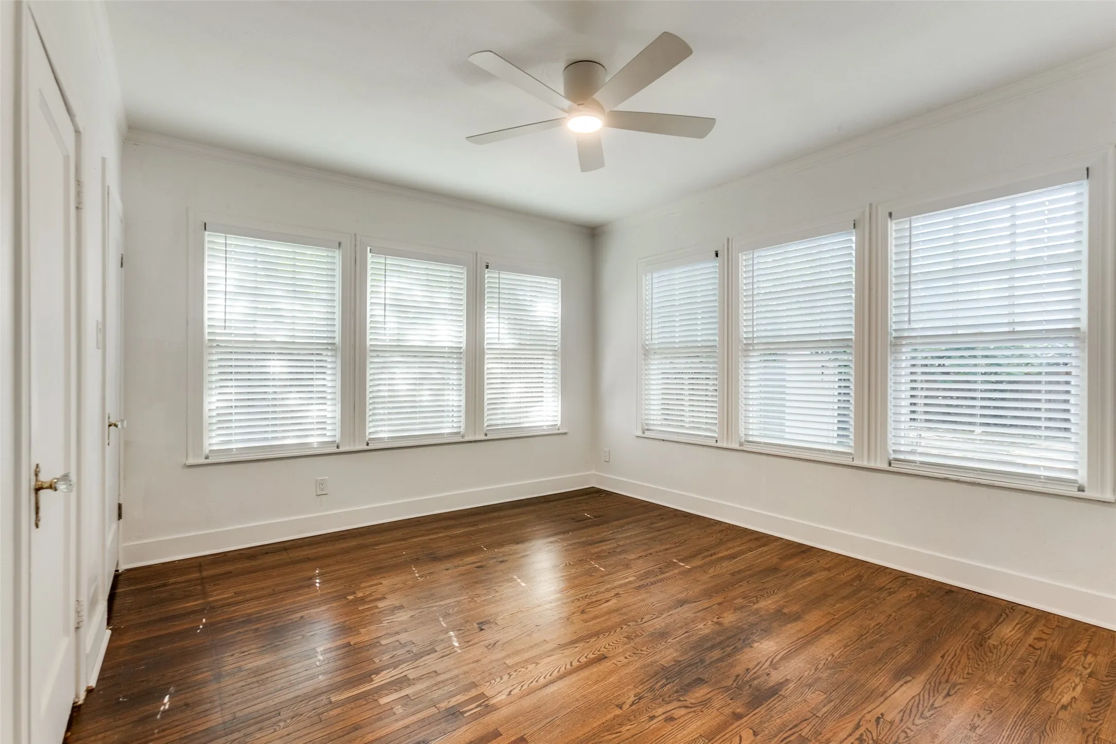 Single Family Residence For Sale in Dallas County , 5027 Stoneleigh Avenue, Dallas, Texas 75235, 3 Bedroom, 2 Bathroom, Garage spaces, 1,678 Sqft, built in 1927, Price $585,000, mls#21363128, Real Estate Agent in Dallas, Homes For Sale in Dallas county, Homes For Sale in Dallas, Realtor in Dallas Texas, Real Estate Brokerage Independent Realty Texas, Luminita Cordes Realtor