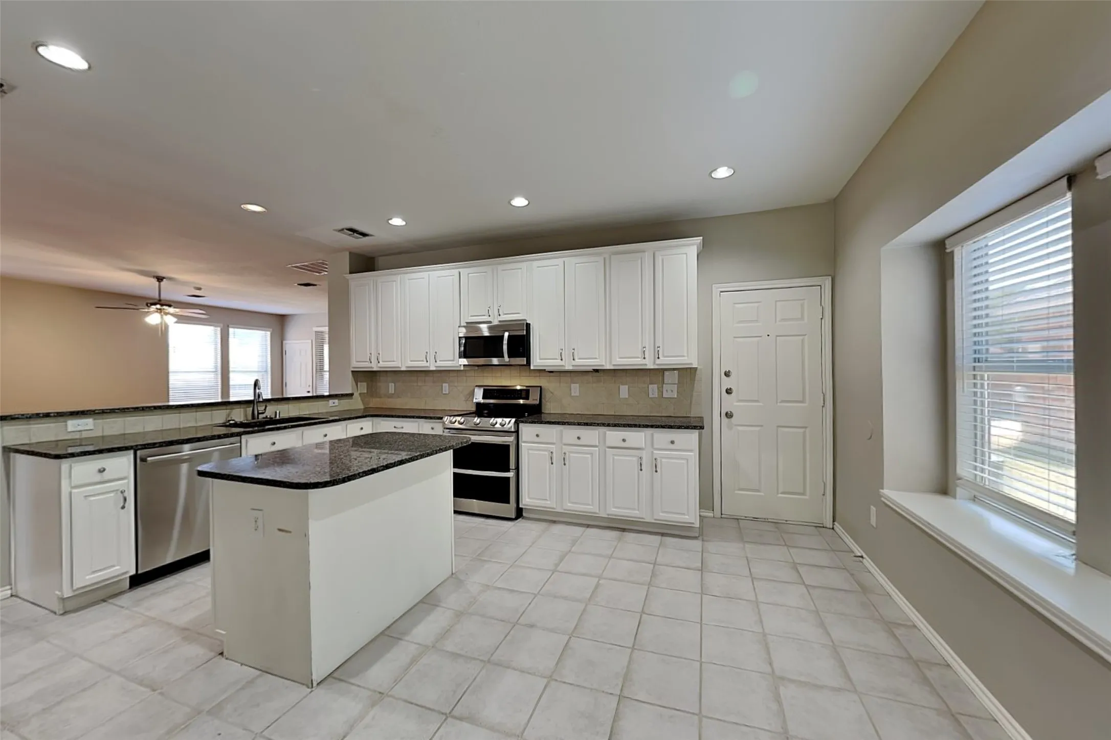 Single Family Residence For Rent in Denton County , 1700 Big Bend Drive, Lewisville, Texas 75077, 4 Bedroom, 3 Bathroom, 2 Garage spaces, 2,892 Sqft, built in 1996, mls#21366264, Real Estate Agent in Lewisville, Homes For Rent in Denton county, Homes For Rent in Lewisville, Realtor in Lewisville Texas, Real Estate Brokerage Independent Realty Texas, Luminita Cordes Realtor