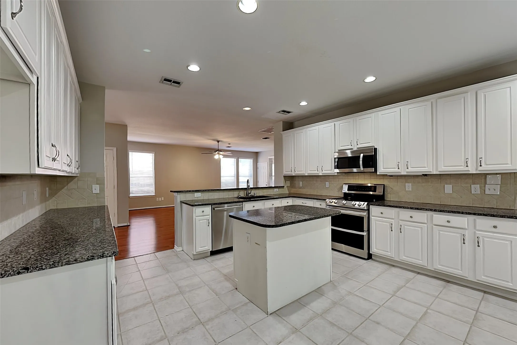 Single Family Residence For Rent in Denton County , 1700 Big Bend Drive, Lewisville, Texas 75077, 4 Bedroom, 3 Bathroom, 2 Garage spaces, 2,892 Sqft, built in 1996, mls#21366264, Real Estate Agent in Lewisville, Homes For Rent in Denton county, Homes For Rent in Lewisville, Realtor in Lewisville Texas, Real Estate Brokerage Independent Realty Texas, Luminita Cordes Realtor