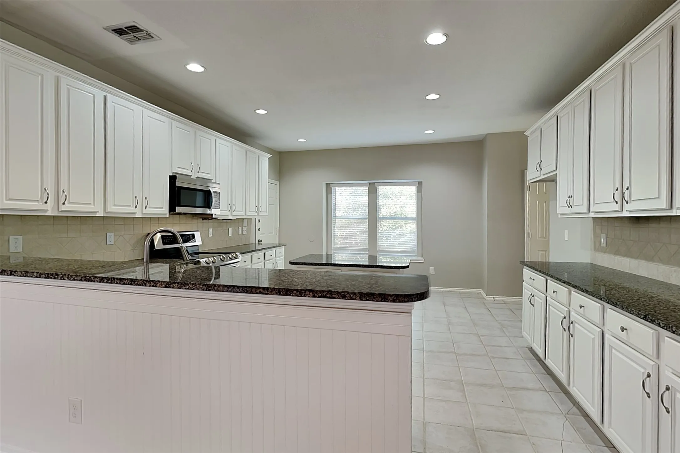Single Family Residence For Rent in Denton County , 1700 Big Bend Drive, Lewisville, Texas 75077, 4 Bedroom, 3 Bathroom, 2 Garage spaces, 2,892 Sqft, built in 1996, mls#21366264, Real Estate Agent in Lewisville, Homes For Rent in Denton county, Homes For Rent in Lewisville, Realtor in Lewisville Texas, Real Estate Brokerage Independent Realty Texas, Luminita Cordes Realtor
