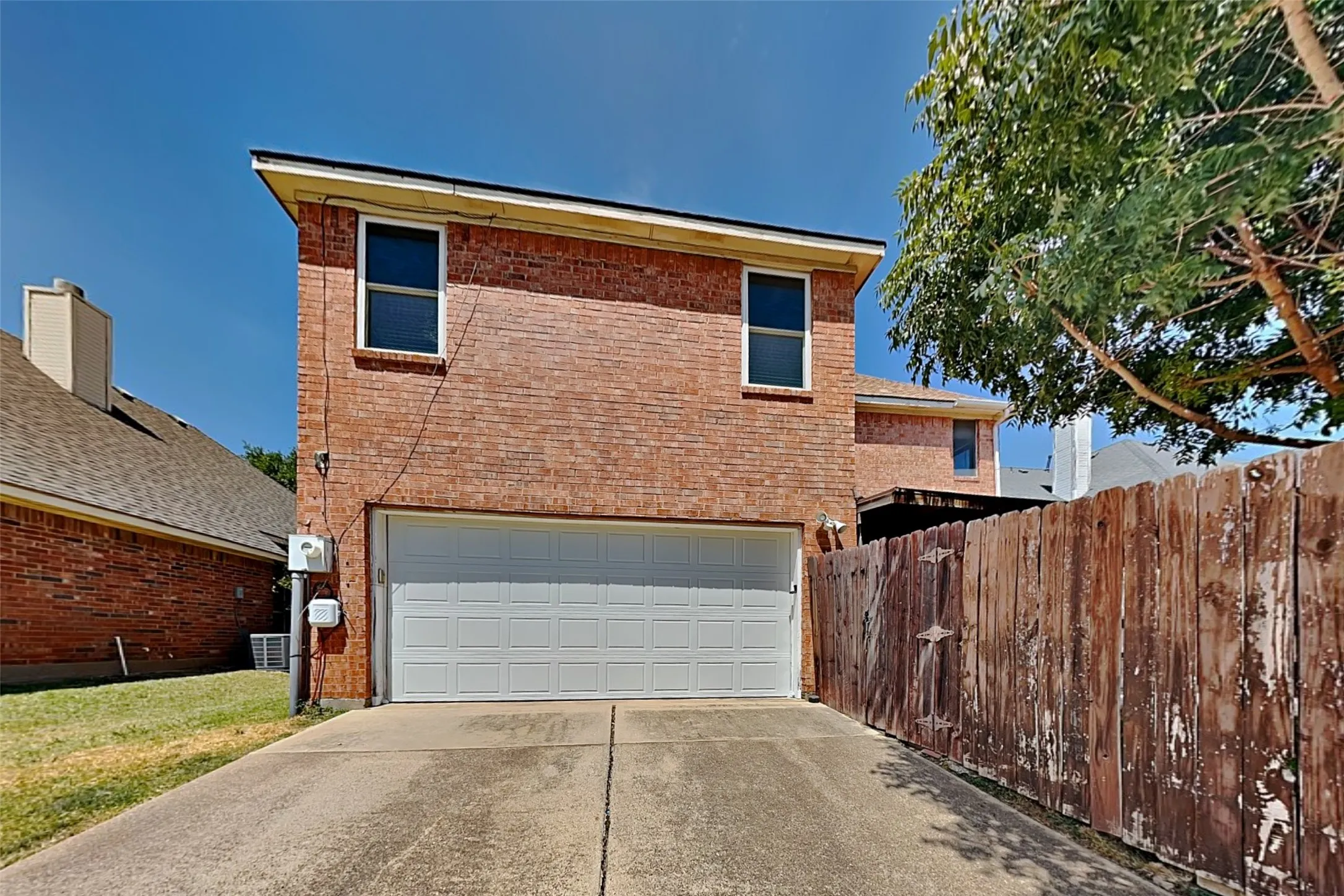 Single Family Residence For Rent in Denton County , 1700 Big Bend Drive, Lewisville, Texas 75077, 4 Bedroom, 3 Bathroom, 2 Garage spaces, 2,892 Sqft, built in 1996, mls#21366264, Real Estate Agent in Lewisville, Homes For Rent in Denton county, Homes For Rent in Lewisville, Realtor in Lewisville Texas, Real Estate Brokerage Independent Realty Texas, Luminita Cordes Realtor