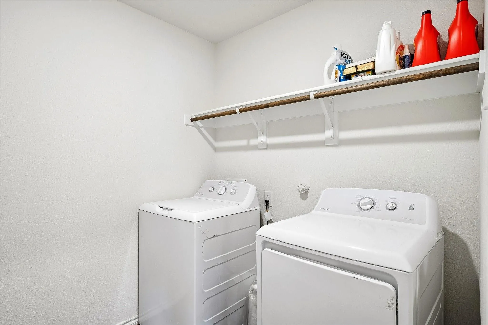 Single Family Residence For Rent in Denton County , 936 Glover Drive, Aubrey, Texas 76227, 4 Bedroom, 2 Bathroom, 2 Garage spaces, 1,836 Sqft, built in 2021, mls#21366273, Real Estate Agent in Aubrey, Homes For Rent in Denton county, Homes For Rent in Aubrey, Realtor in Aubrey Texas, Real Estate Brokerage Independent Realty Texas, Luminita Cordes Realtor