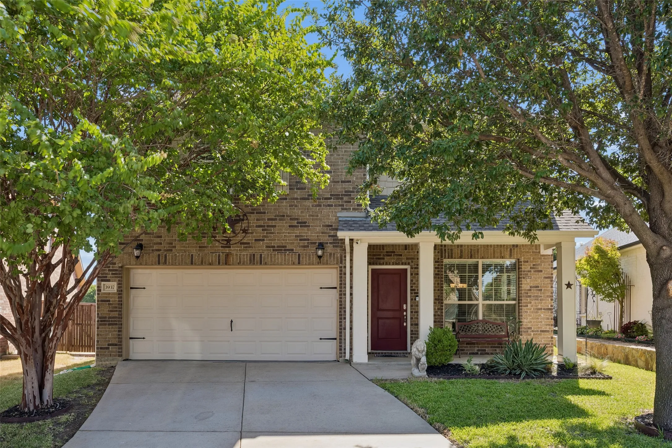 Single Family Residence For Sale in Tarrant County , 3937 Weatherstone Drive, Fort Worth, Texas 76137, 4 Bedroom, 3 Bathroom, 2 Garage spaces, 2,402 Sqft, built in 2011, mls#21363370, Real Estate Agent in Fort Worth, Homes For Sale in Tarrant county, Homes For Sale in Fort Worth, Realtor in Fort Worth Texas, Real Estate Brokerage Independent Realty Texas, Luminita Cordes Realtor
