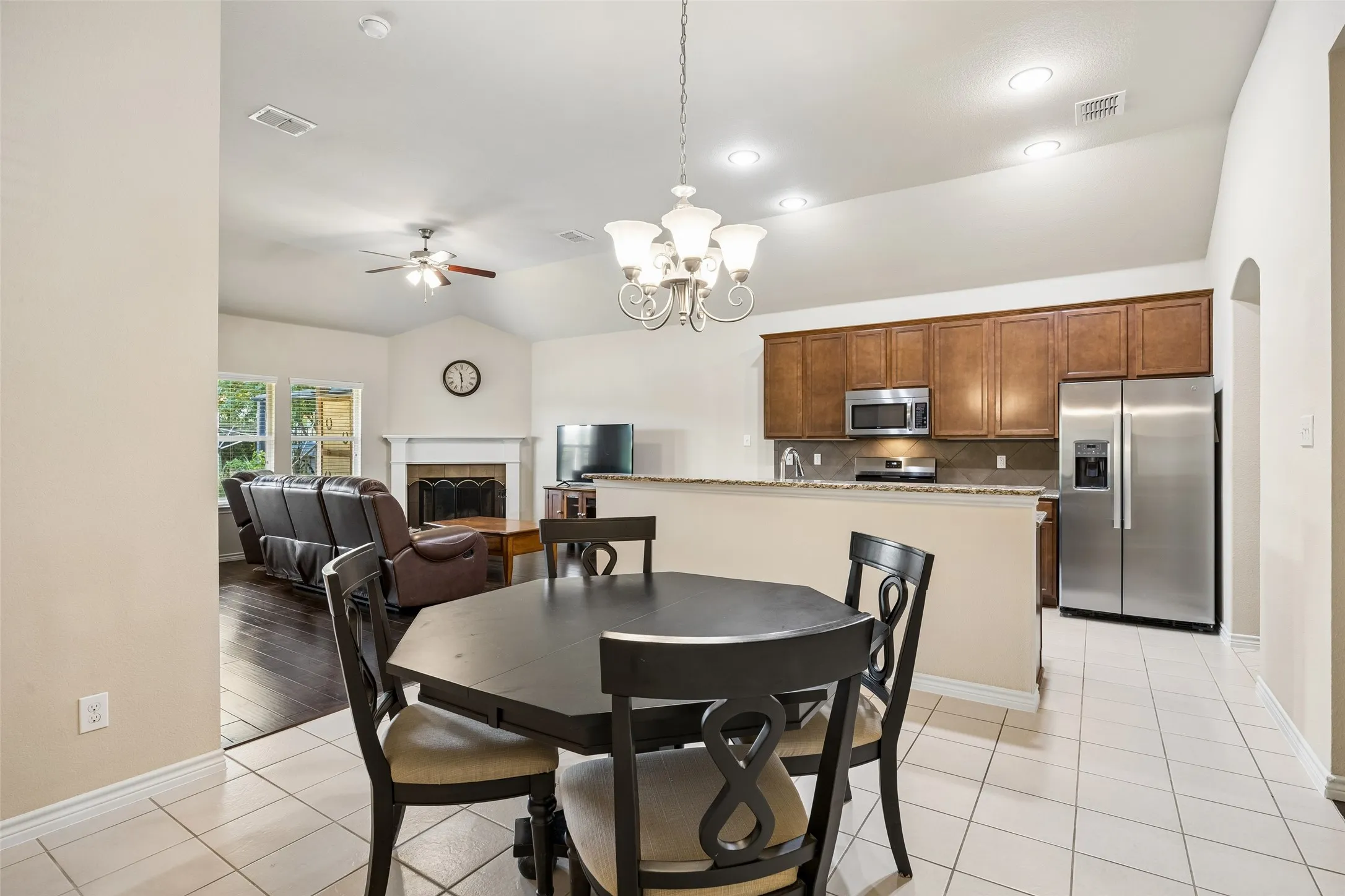 Single Family Residence For Sale in Tarrant County , 3937 Weatherstone Drive, Fort Worth, Texas 76137, 4 Bedroom, 3 Bathroom, 2 Garage spaces, 2,402 Sqft, built in 2011, mls#21363370, Real Estate Agent in Fort Worth, Homes For Sale in Tarrant county, Homes For Sale in Fort Worth, Realtor in Fort Worth Texas, Real Estate Brokerage Independent Realty Texas, Luminita Cordes Realtor